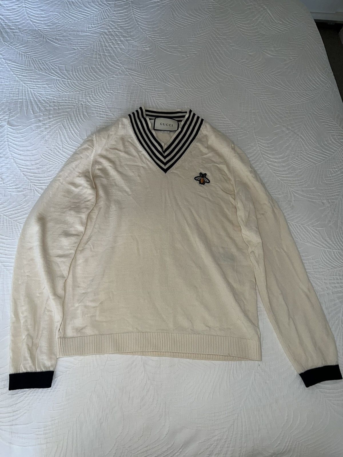 Gucci Gucci V-Neck Wool Knit Sweater with Bee Embroidery Size US M / EU 48-50 / 2 - 1 Thumbnail