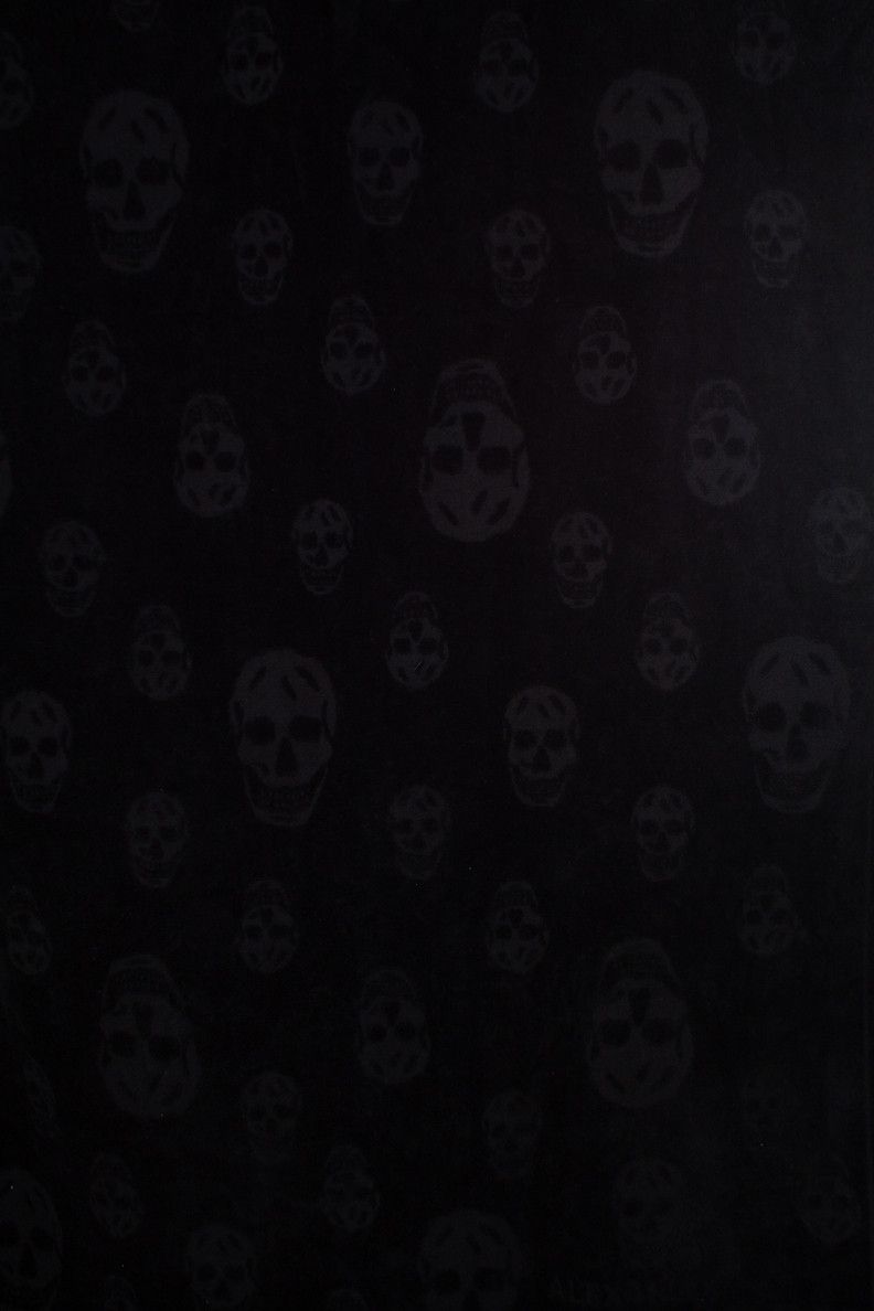 Alexander McQueen Alexander McQueen, Skull beach towel in black Size US 39 - 2 Thumbnail