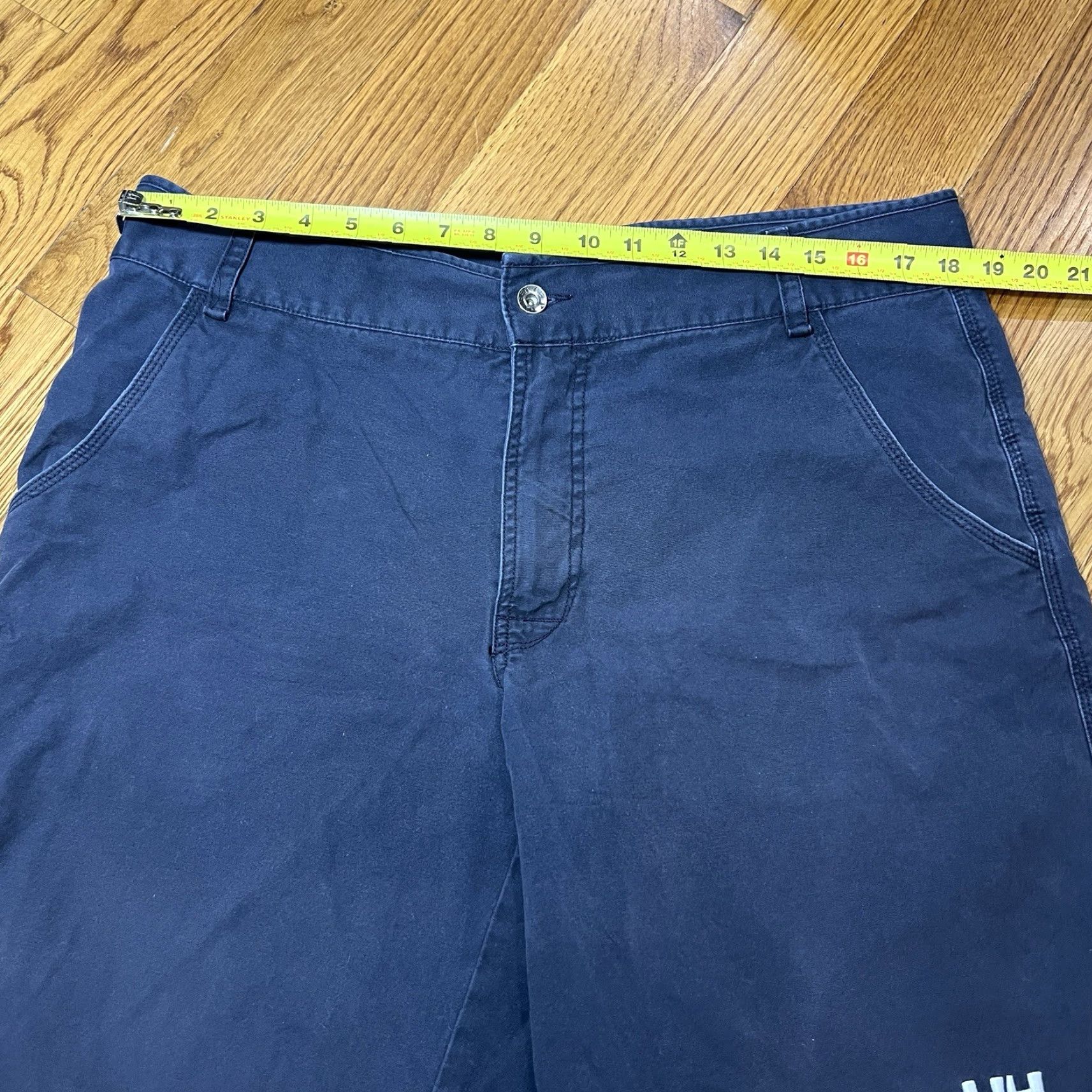 Helly Hansen VINTAGE Helly Hansen Men’s Chino Shorts 38 Navy Blue Size US 38 / EU 54 - 6 Thumbnail