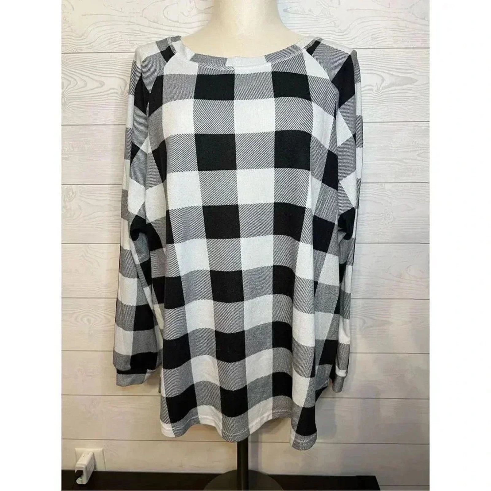 Other Chic Soul.Com black/white plaid long sleeve top Size 2XL Size XXL / US 16-18 / IT 52-54 - 1 Thumbnail