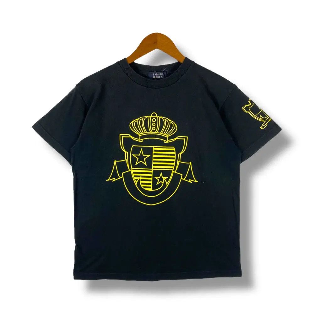Japanese Brand Japanese Brand TABLOID NEWS Crest Shield Graphic Tee Shirt Size US M / EU 48-50 / 2 - 1 Thumbnail
