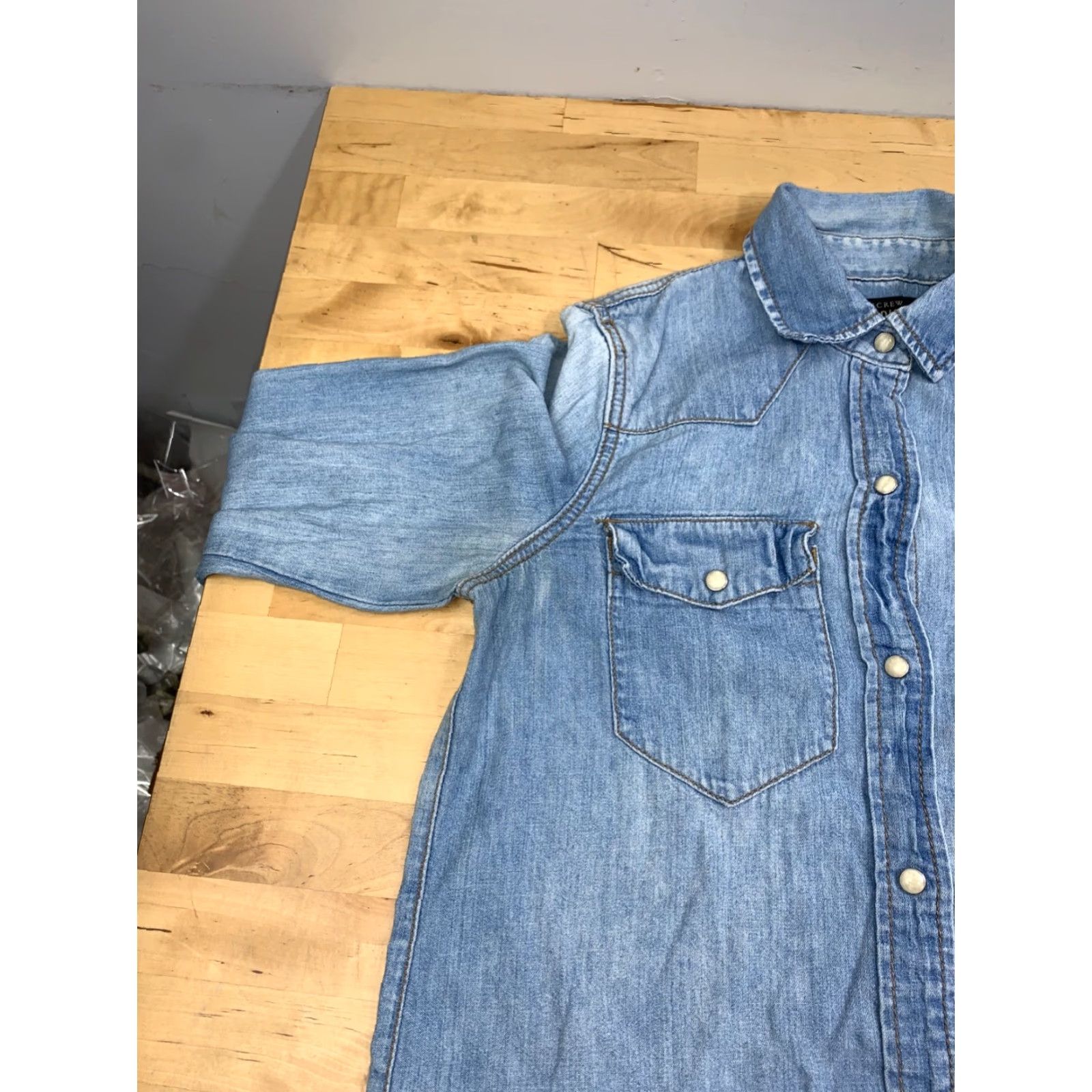 J.Crew J. Crew Shirt Women 4 Blue Indigo Pearl Snap Button-Up Long SleeveCollared Vintage No? Size S / US 4 / IT 40 - 3 Thumbnail