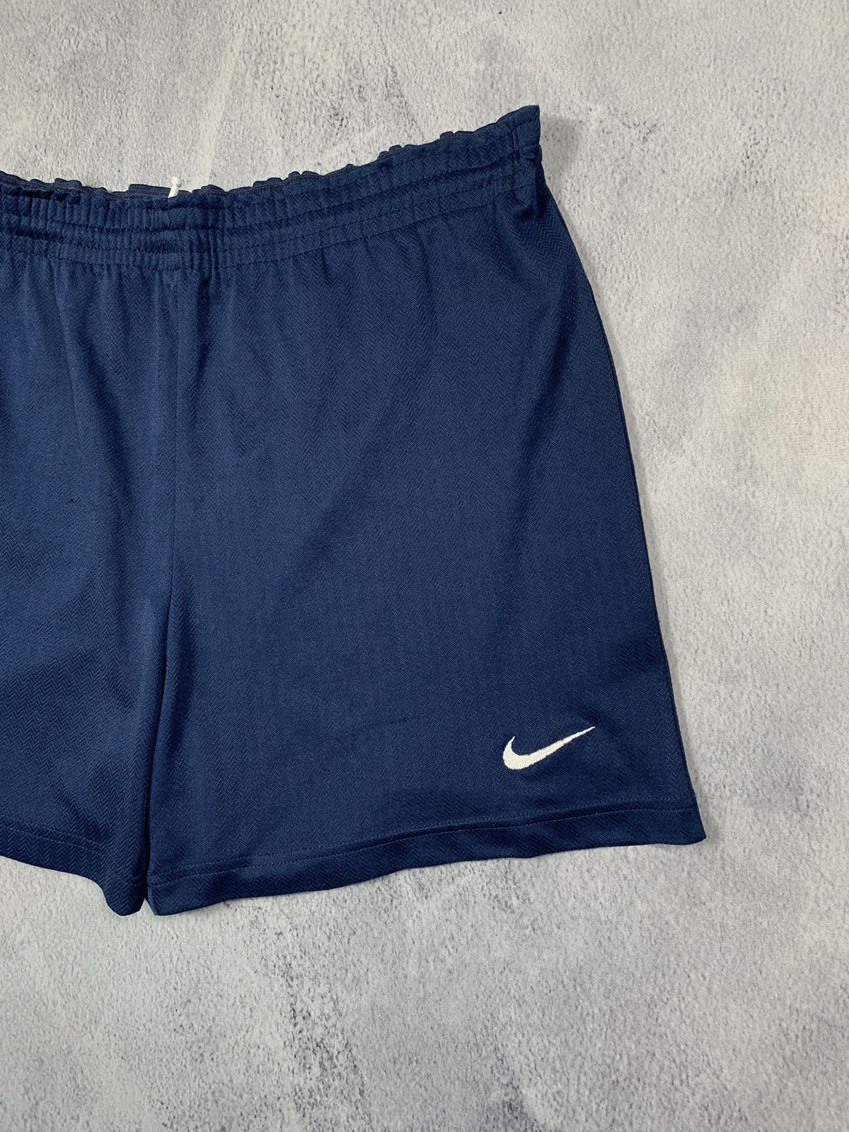 Nike Vintage Y2K nike swoosh shorts streetwear style size M Size US 32 / EU 48 - 2 Thumbnail