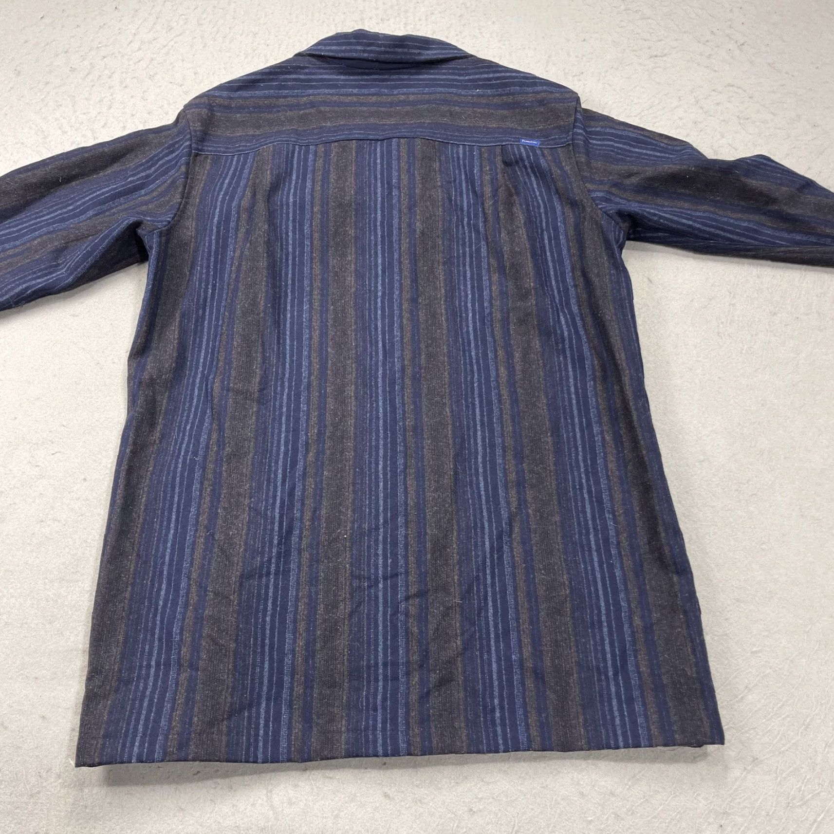 Pendleton VINTAGE Pendleton Board Shirt Mens M Blue Wool Flannel Button-Up Shirt Casual, Travel USA 90s Mens Size US M / EU 48-50 / 2 - 6 Thumbnail