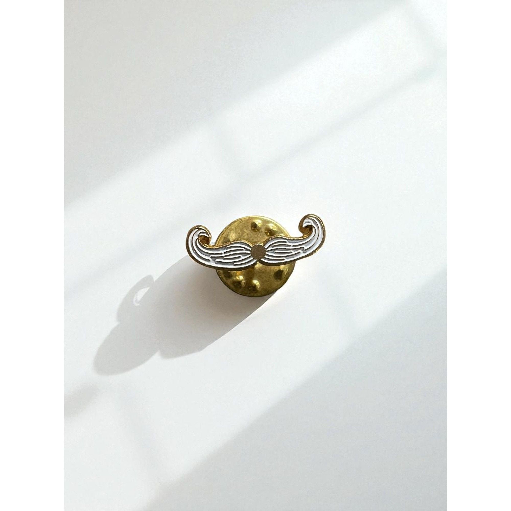 Vintage Vintage Mini White and Gold Tone Men Mustache Enamel Brooch Size ONE SIZE - 1 Thumbnail
