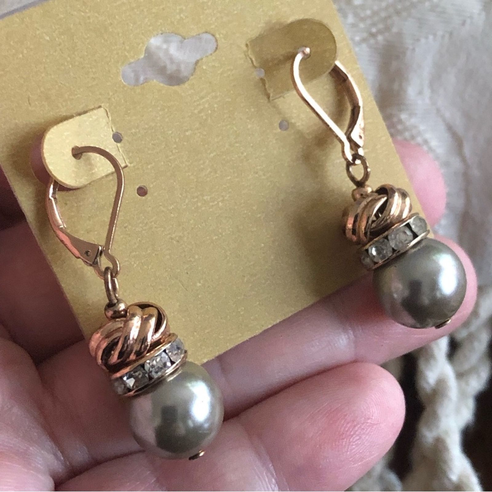 Vintage Vintage gray dangle pearl lever back earrings Size ONE SIZE - 3 Thumbnail