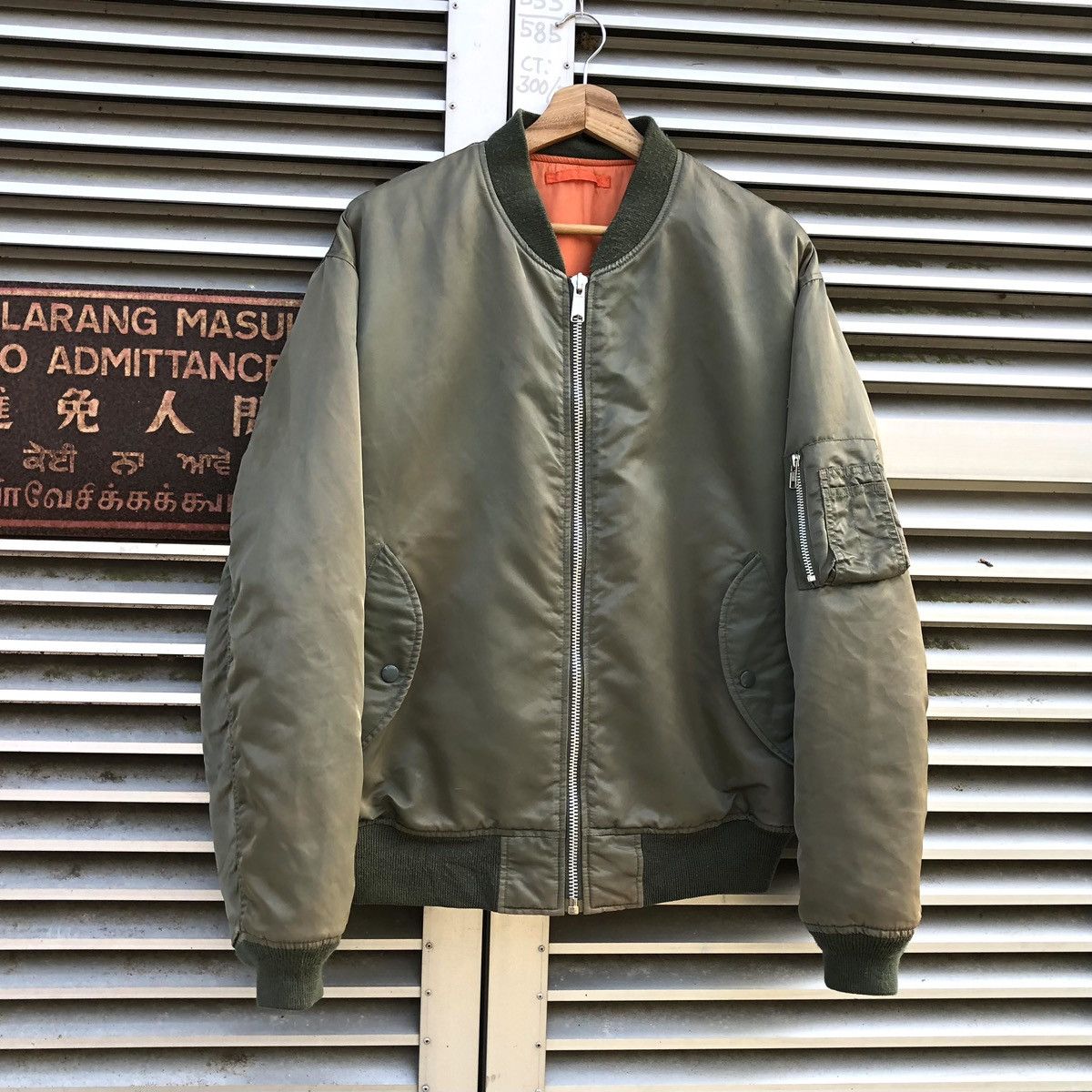 Vintage Vintage 90s Uniqlo Sun Faded Ma-1 Bomber Jacket Size US XL / EU 56 / 4 - 15 Thumbnail