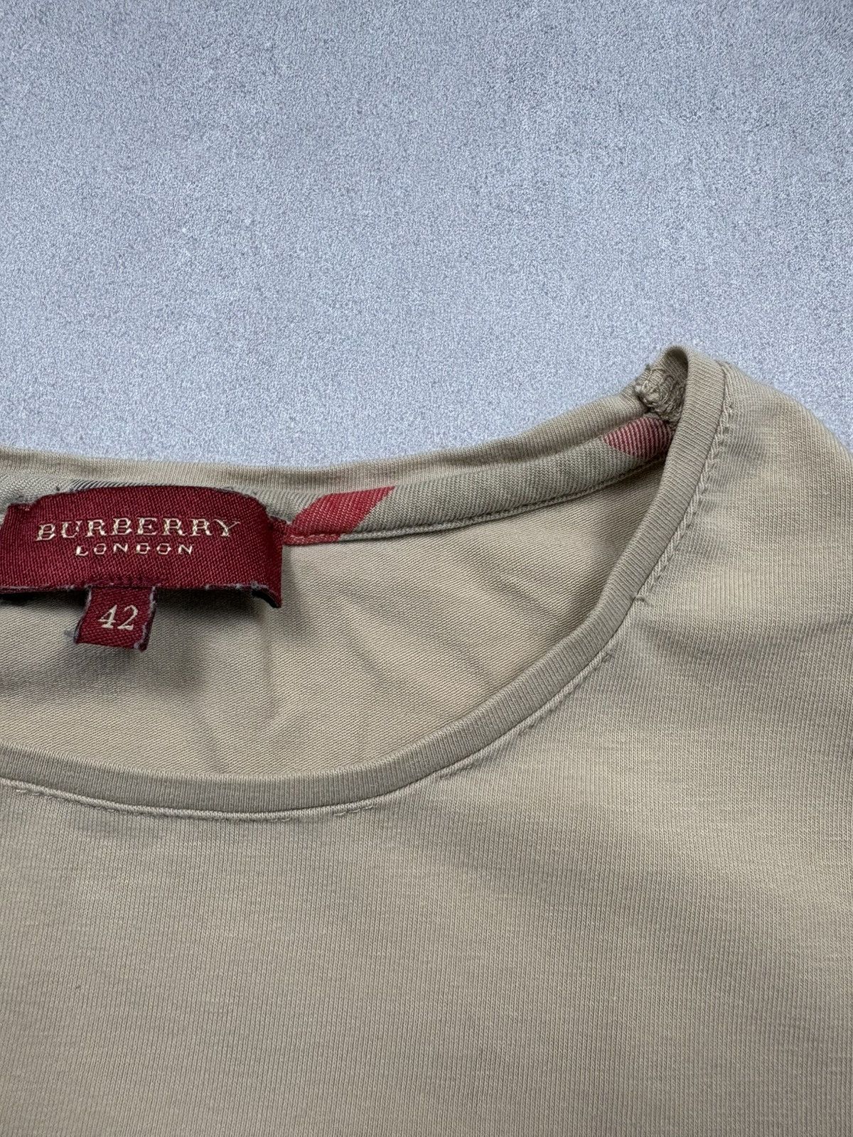 Burberry Burberry Knight Crest Beige Embroidered Tee Y2K Archival 00s Size M / US 6-8 / IT 42-44 - 10 Thumbnail