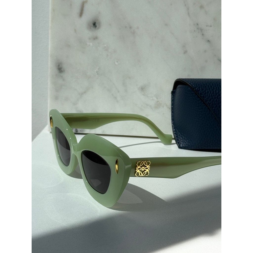 NEW Loewe LW40127I Anagram Thick Sunglasses in Green display picture 1