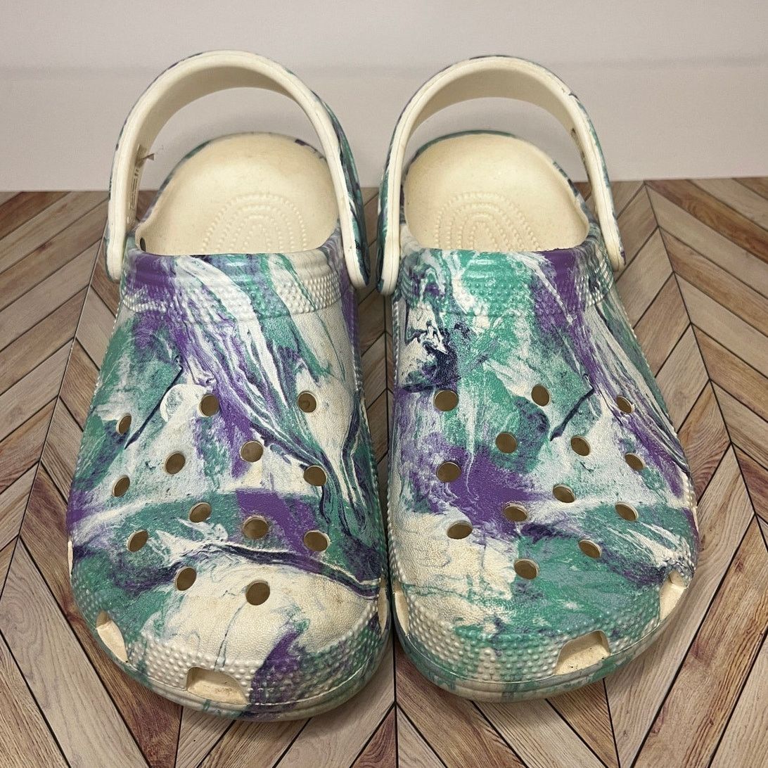 Crocs Crocs Classic Tie Dye Clog Shoes White/Orchid Unisex W9/M7 Size US 9 / IT 39 - 3 Thumbnail