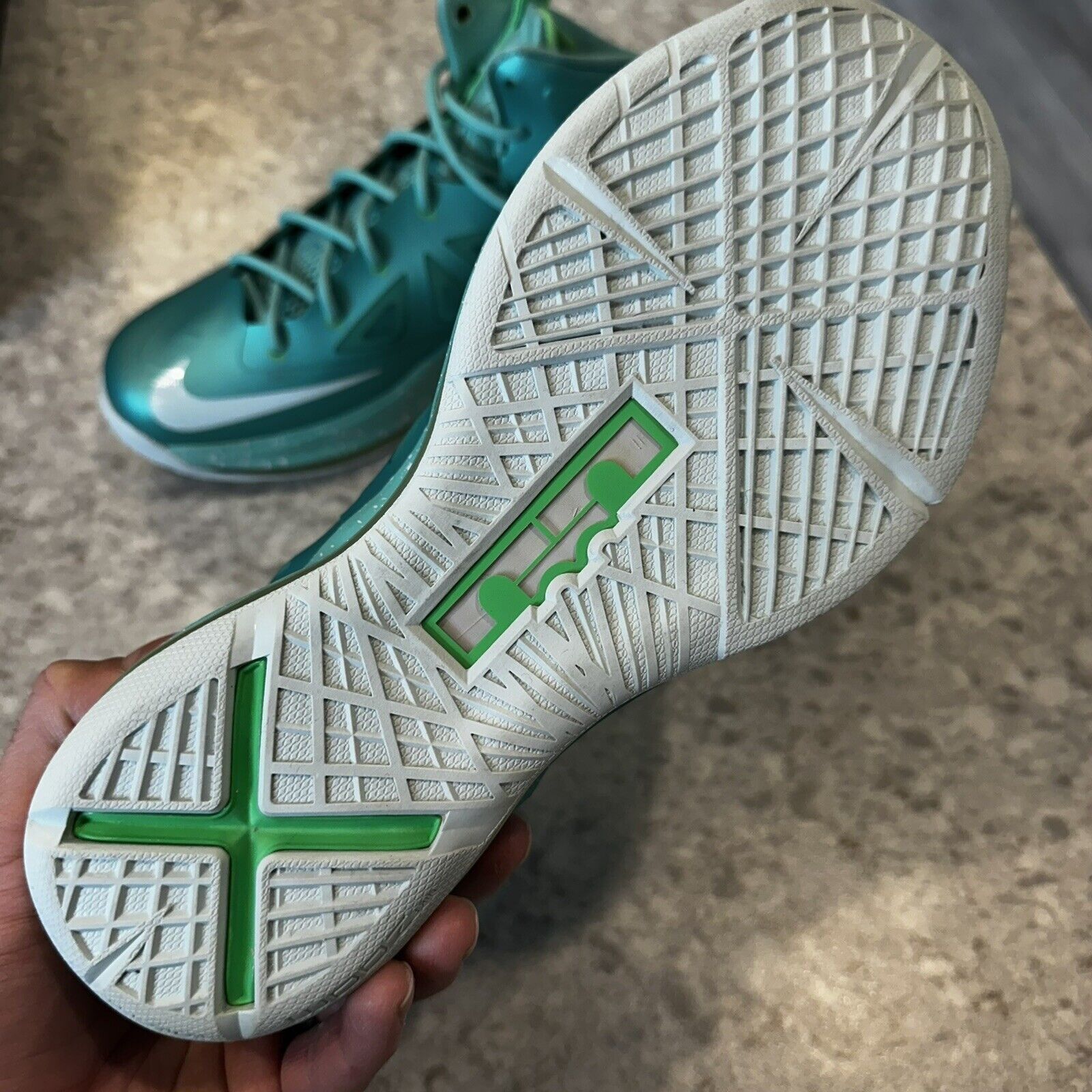 Nike Size 6.5Y Nike Lebron X Easter | Turquoise/Green | CLEAN! | Size US 6.5 / EU 39-40 - 8 Thumbnail