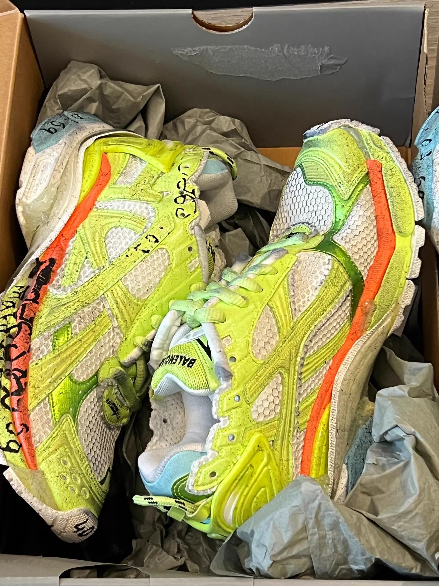 Balenciaga Balenciaga Runner Men's Low-Top Distressed Fluo Green Sneakers Size US 7 / EU 40 - 7 Thumbnail