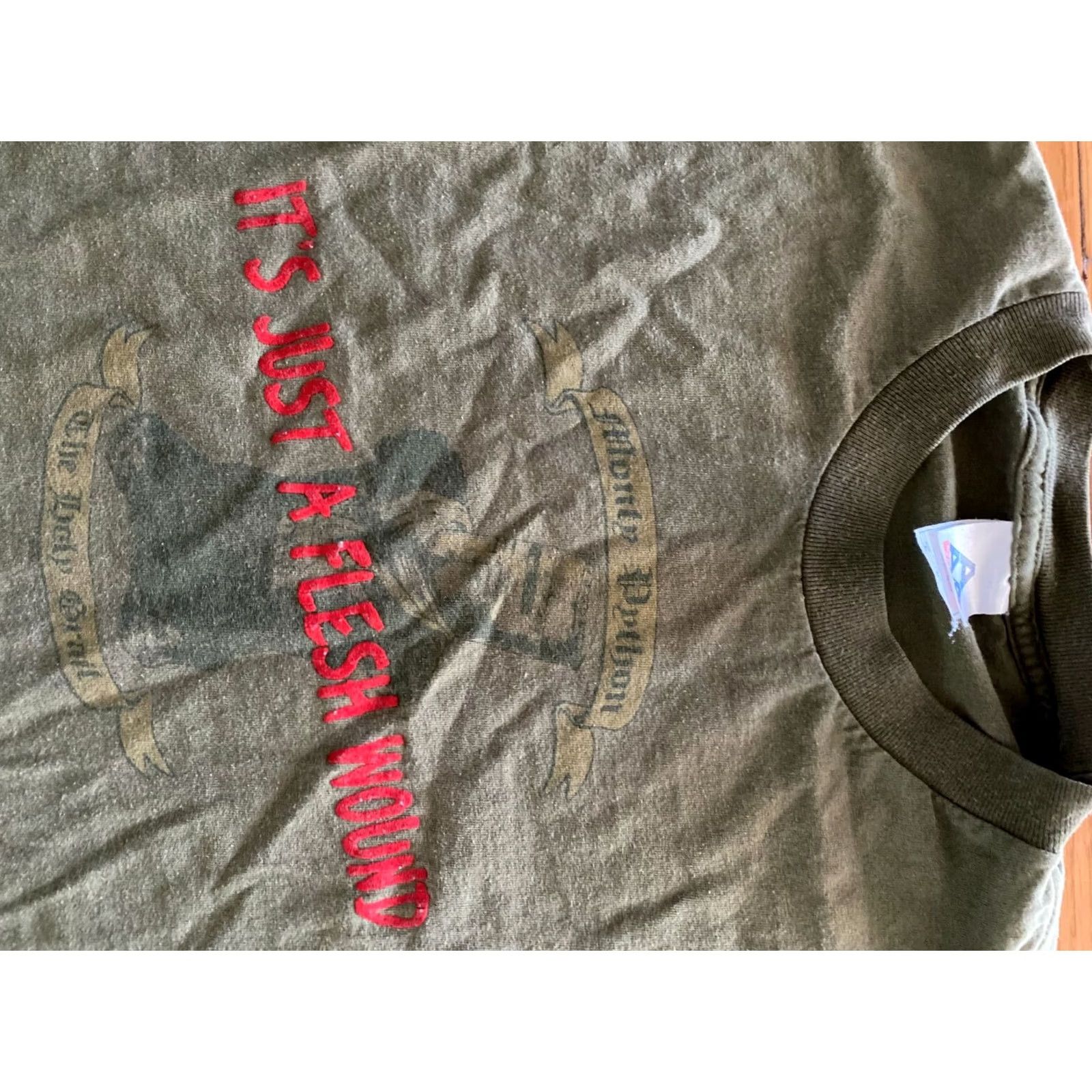 Vintage Vintage Monty Python MOVIE Shirt Tis But a Flesh Wound 2001 mens L Size US L / EU 52-54 / 3 - 3 Thumbnail