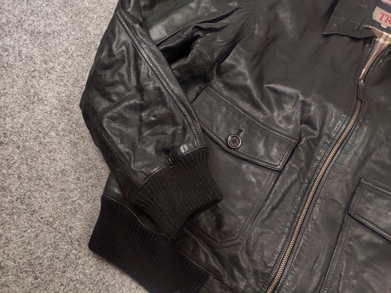 Vintage Vintage TRS leather bomber Jacket A-2 USAF Pilot Aviator USA Size US L / EU 52-54 / 3 - 8 Thumbnail