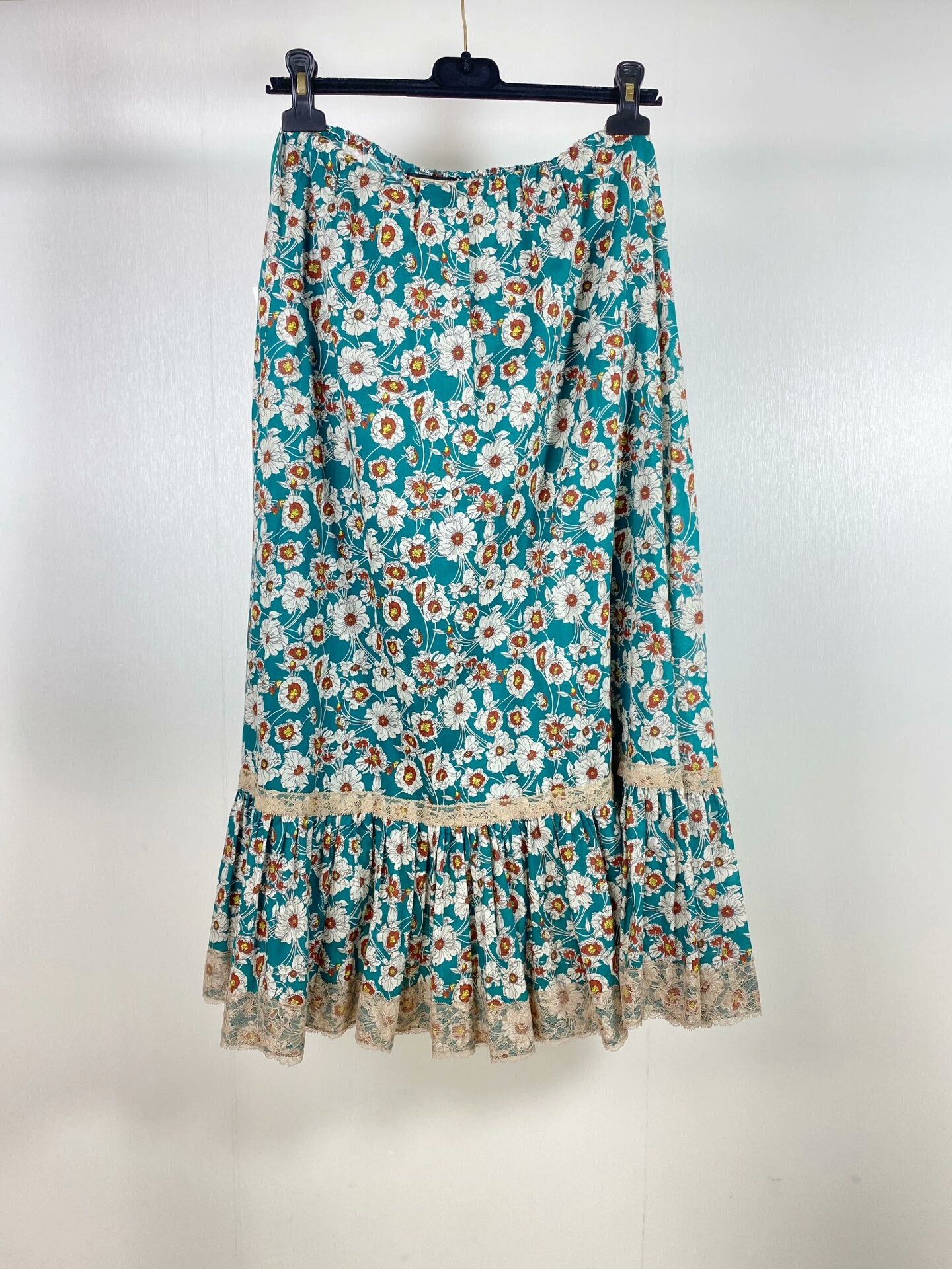 Gucci Gucci Floral Lace Skirt Size 40" / US 18 - 1 Thumbnail