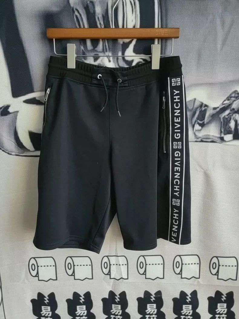 Givenchy Givenchy Drawstring Logo Printed Zipper Pocket Casual Shor Size US 30 / EU 46 - 1 Thumbnail