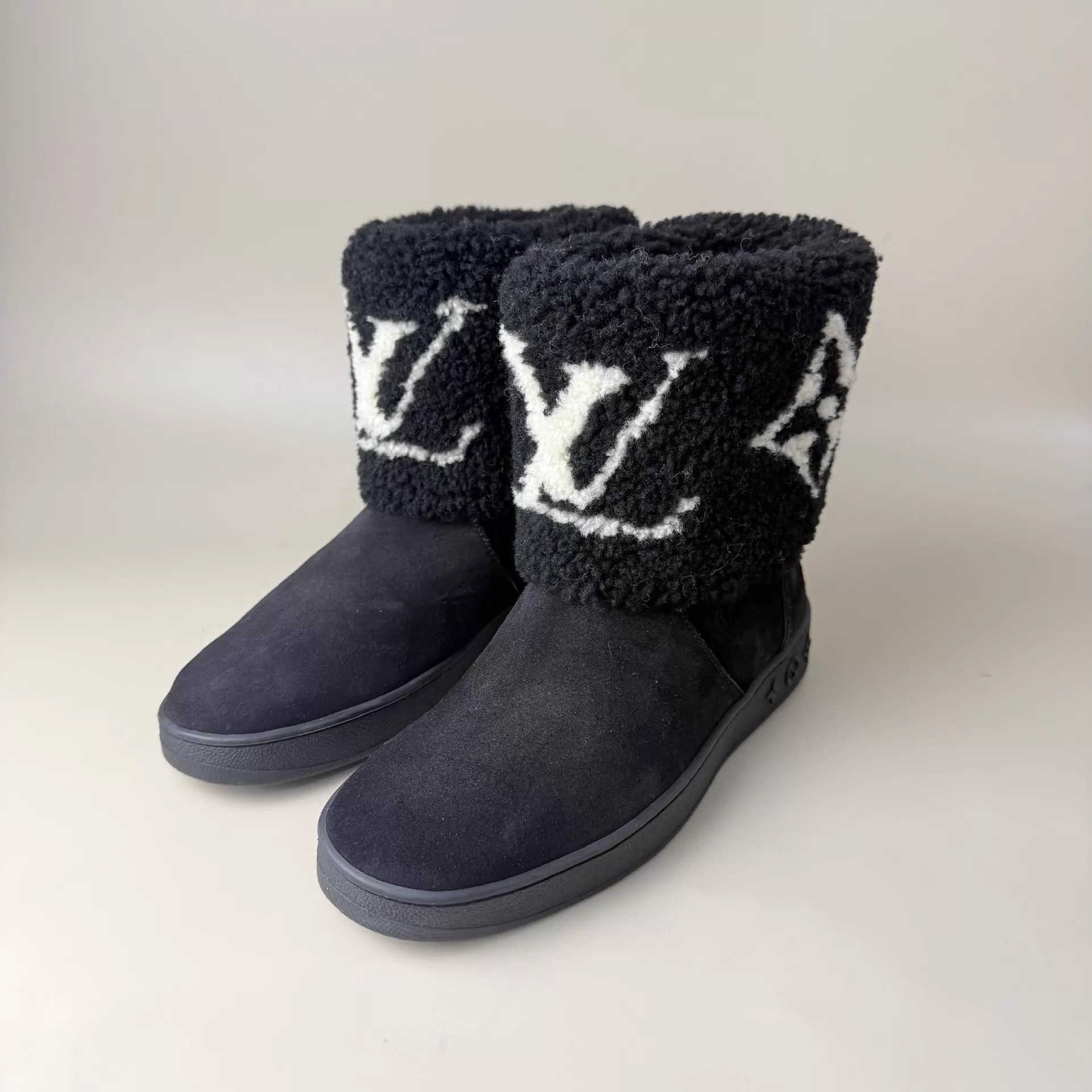 Louis Vuitton Louis Vuitton b&w teddy monogram short boots 35 99 new Size US 4.5 / IT 34.5 - 1 Thumbnail