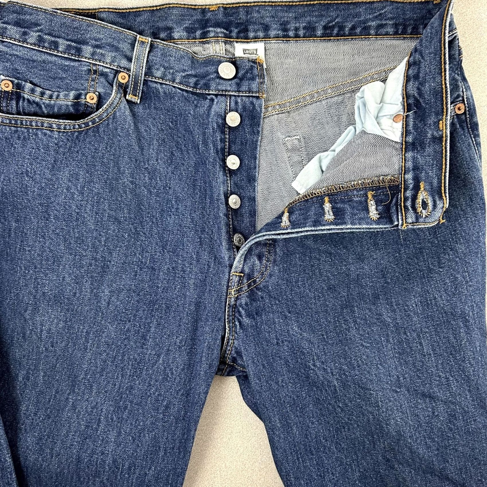 Levi's VINTAGE Levi's 501 Jeans Mens 36x30 Blue Button Fly Straight Leg Denim Size US 36 / EU 52 - 3 Thumbnail