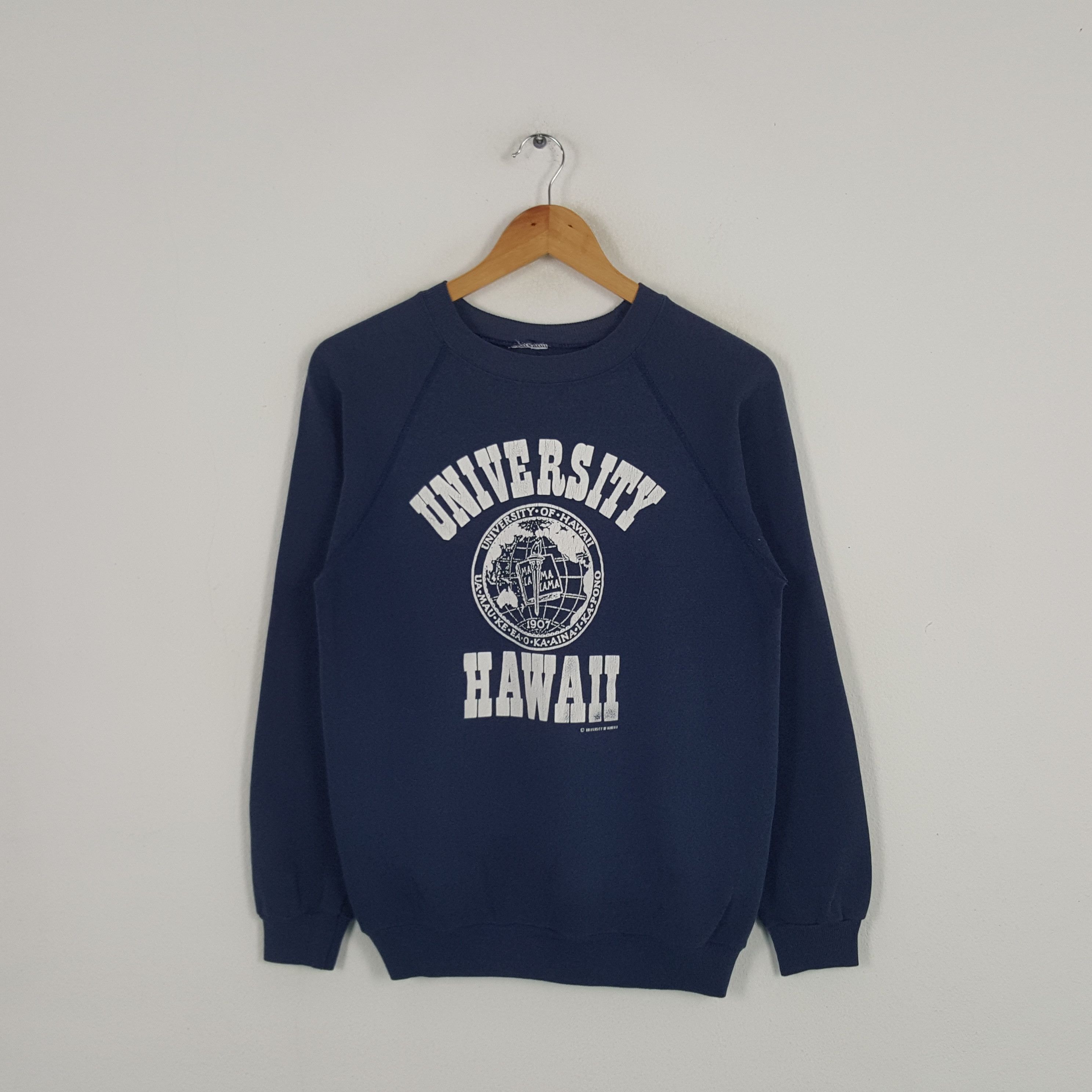 Vintage Vintage 90's University Of Hawaii Promo Sweatshirt Size US S / EU 44-46 / 1 - 1 Thumbnail
