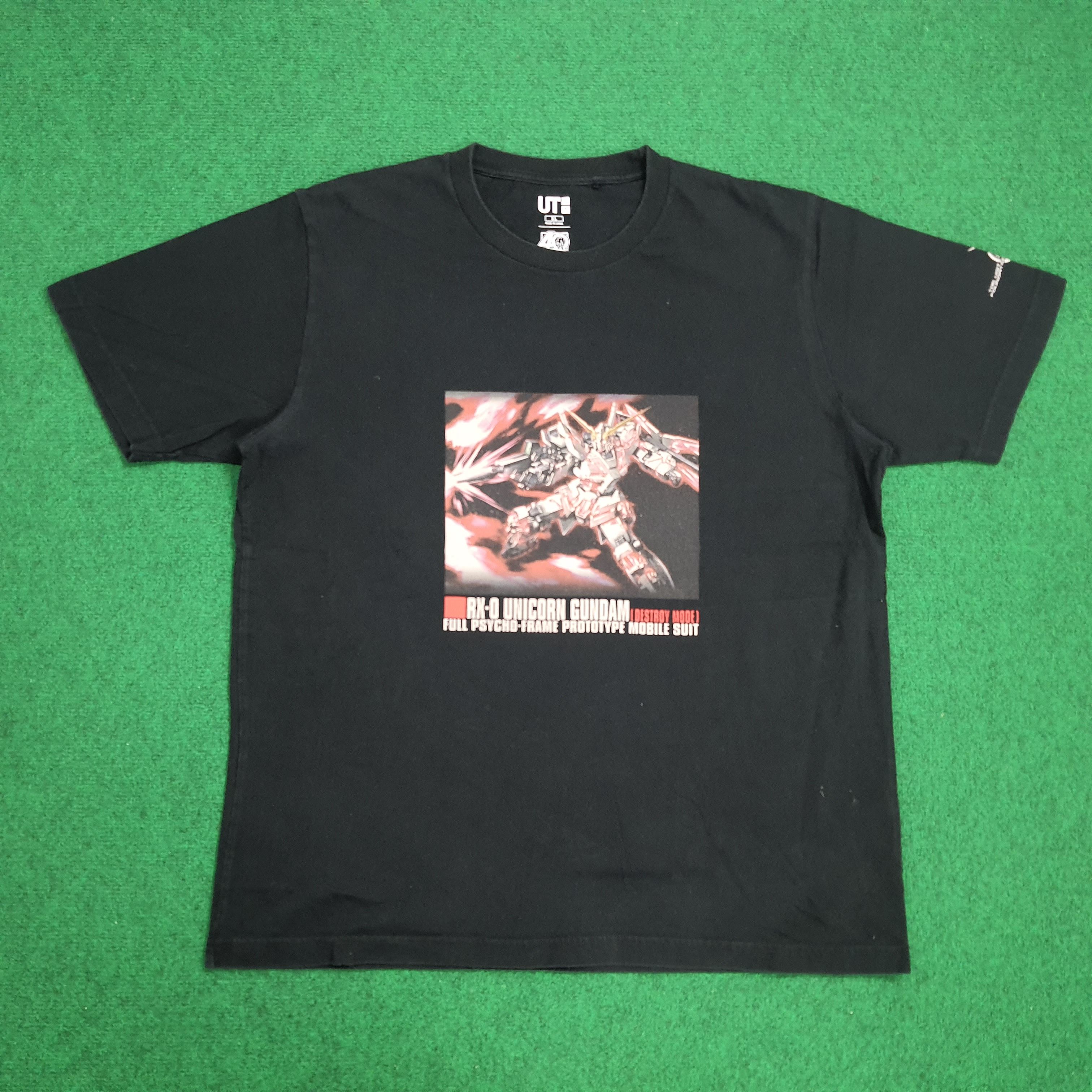 Uniqlo Unicorn Gundam Series Anime Tshirt