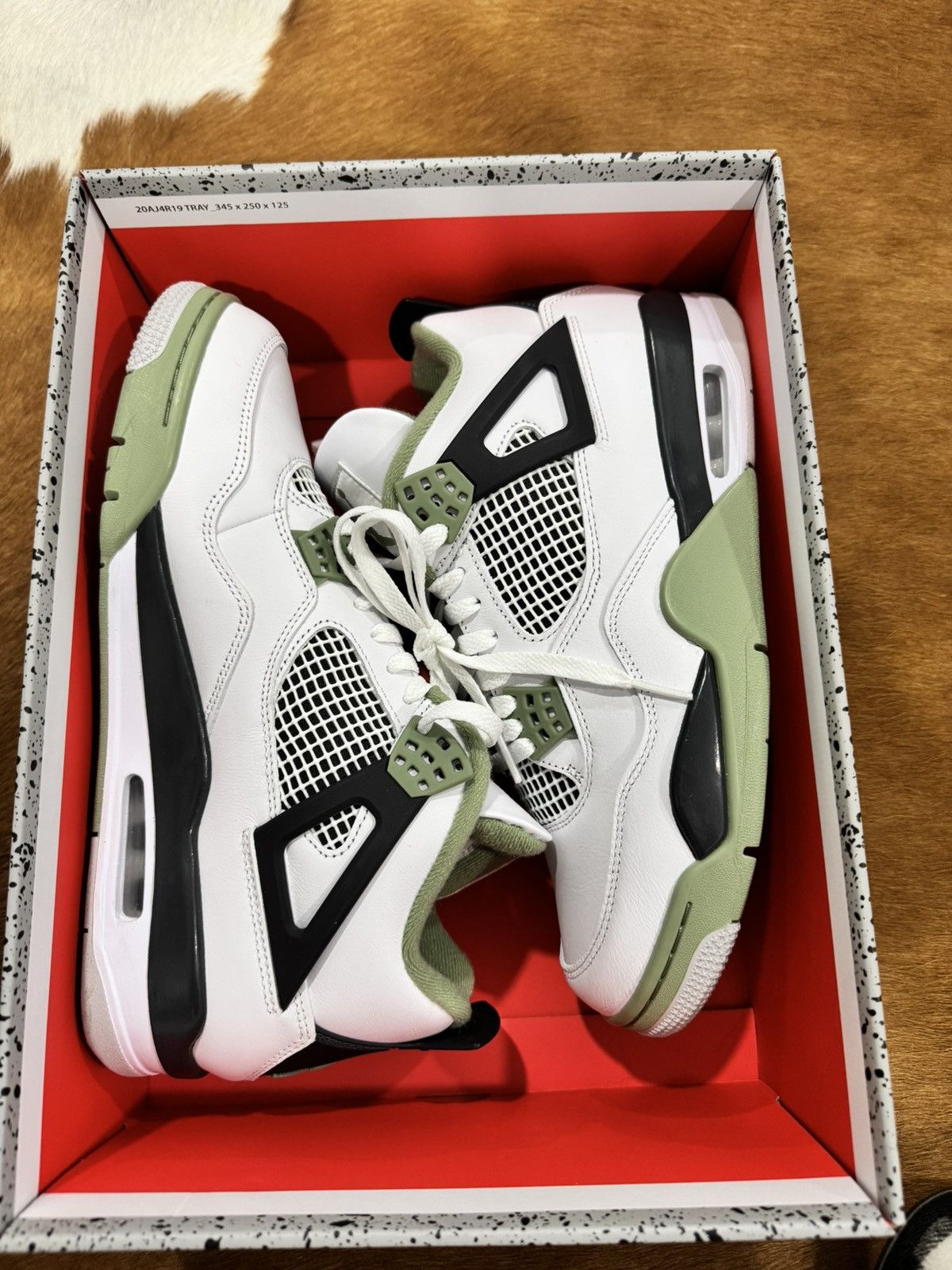 Jordan Brand Jordan 4 Retro Seafoam (Womens) M10.5 Size US 12 / IT 42 - 1 Thumbnail