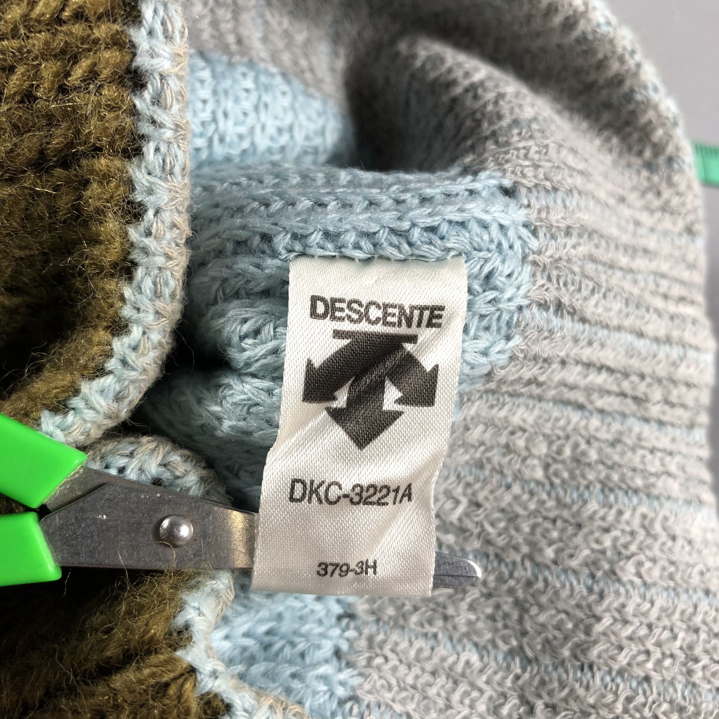 Descente Descente Knit Wool Beanie Snowcap Snow Hat B618 Size ONE SIZE - 6 Thumbnail