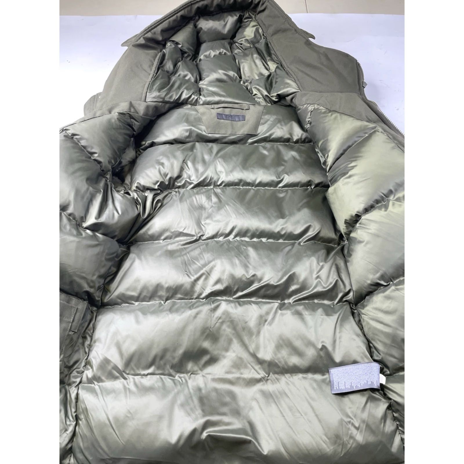 Uniqlo Uniqlo Jacket Womens XS Green Down Puffer Parka Hooded Zip Pockets Buttons Lightweight Regular Long Sleeve Windproof Water Resistant Size XS / US 0-2 / IT 36-38 - 2 Thumbnail