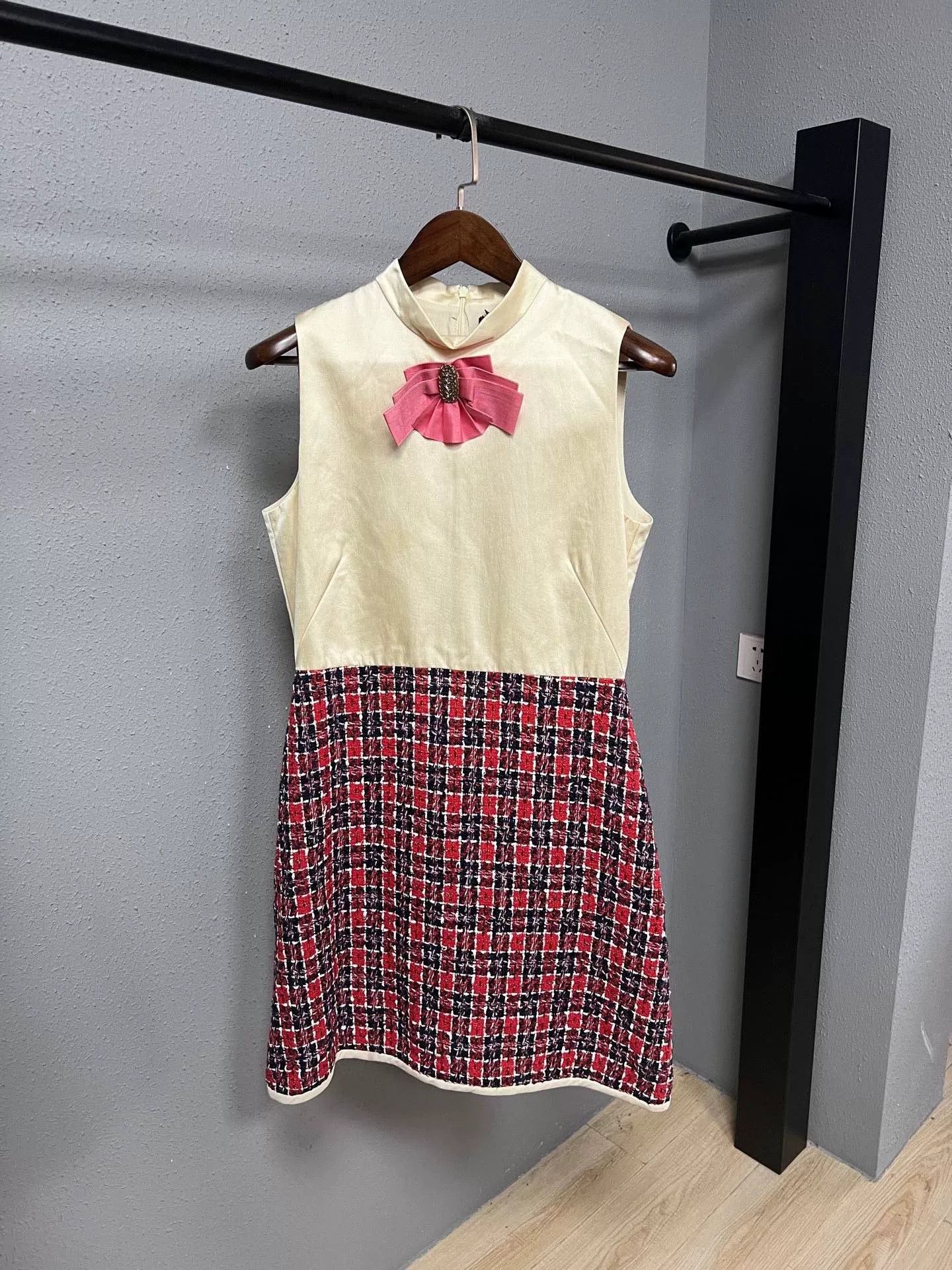 gucci sleeveless silk dress size 44