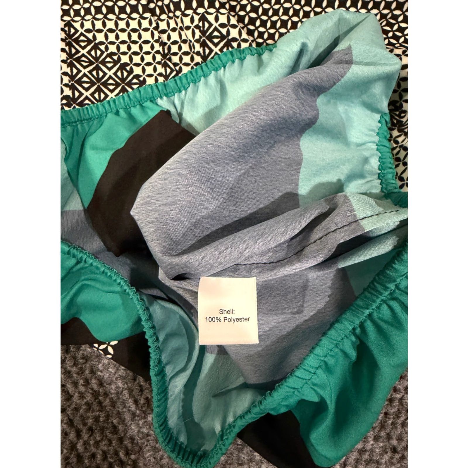 Saks Fifth Avenue Saks Fifth Avenue Blouse Womens Small Teal Black Geometric Long Sleeve V-Neck Pullover Casual Shirt Adult Womens Regular Size S Black Geometric Blouse Size S / US 4 / IT 40 - 5 Thumbnail