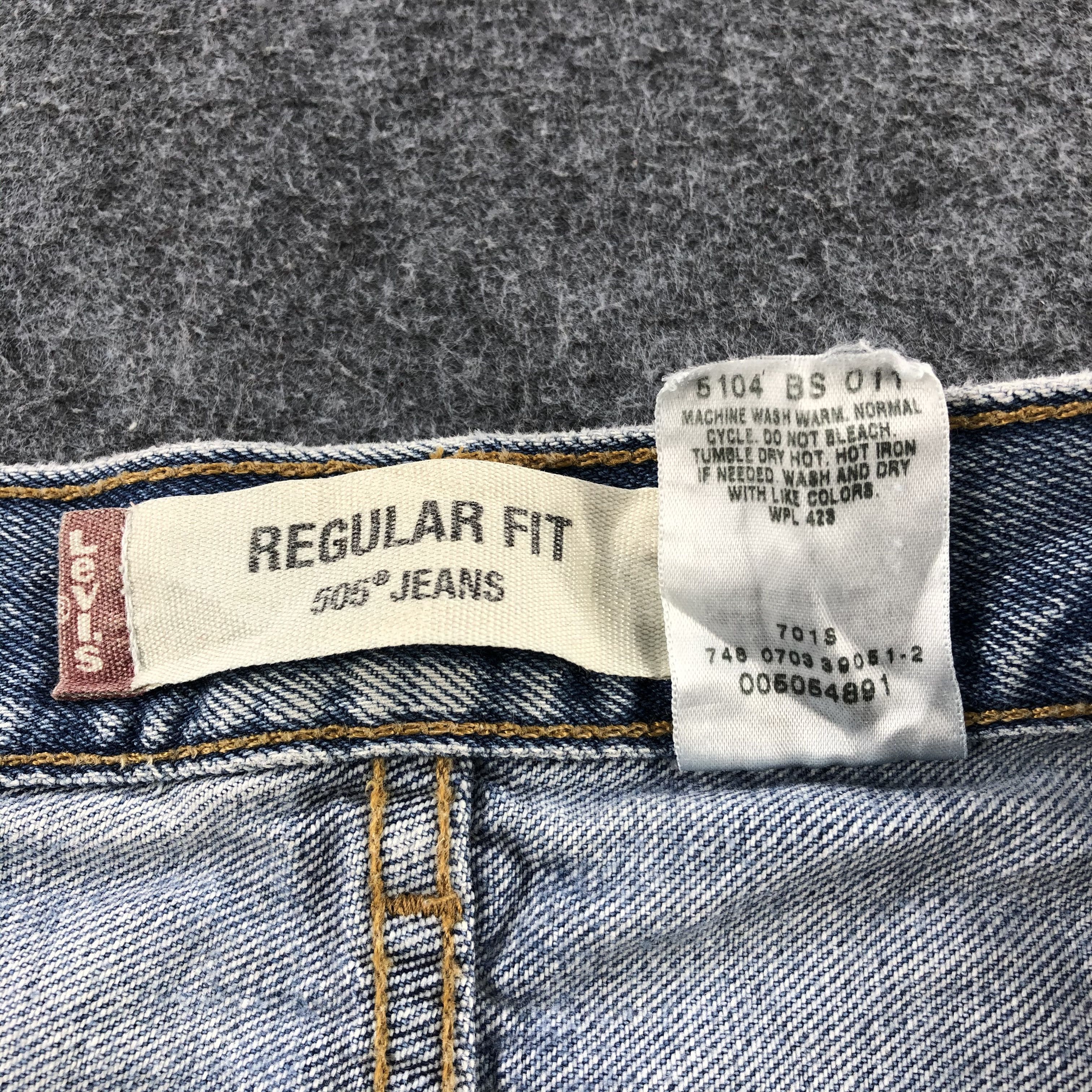 Levi's Light Wash Vintage Levis 505 Jeans Faded Blue Denim-J992 Size US 35 - 10 Thumbnail