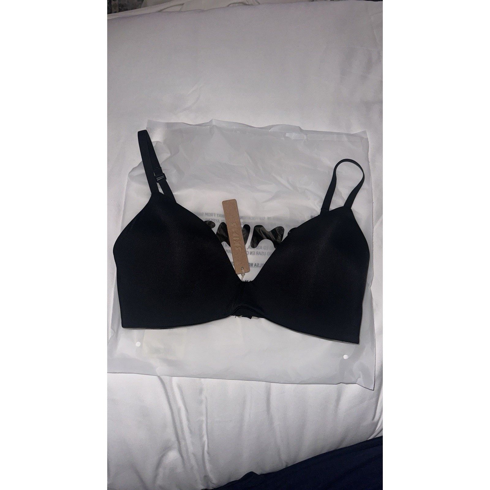 SKIMS NWT SKIMS WIRELESS FORM TSHIRT BRA Size ONE SIZE - 1 Thumbnail