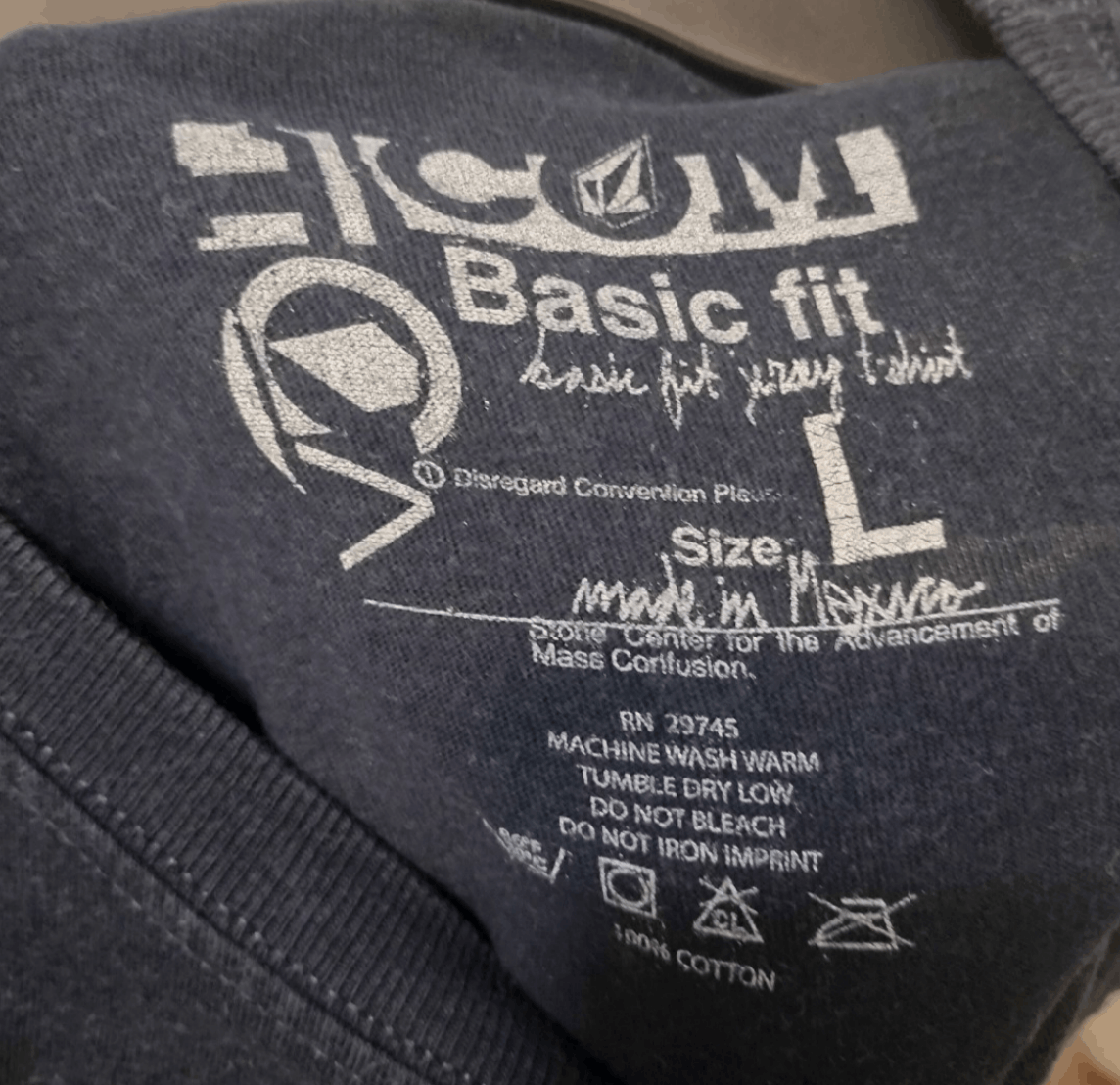 Volcom Vintage Volcom Y2K Skateboard Surf T shirt L fits like M Size US L / EU 52-54 / 3 - 6 Thumbnail