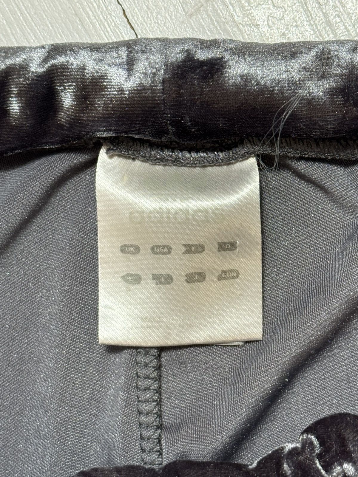 Adidas VINTAGE ADIDAS VELOUR BIG LOGO 1990s TRACKSUIT Size S / US 4 / IT 40 - 13 Thumbnail