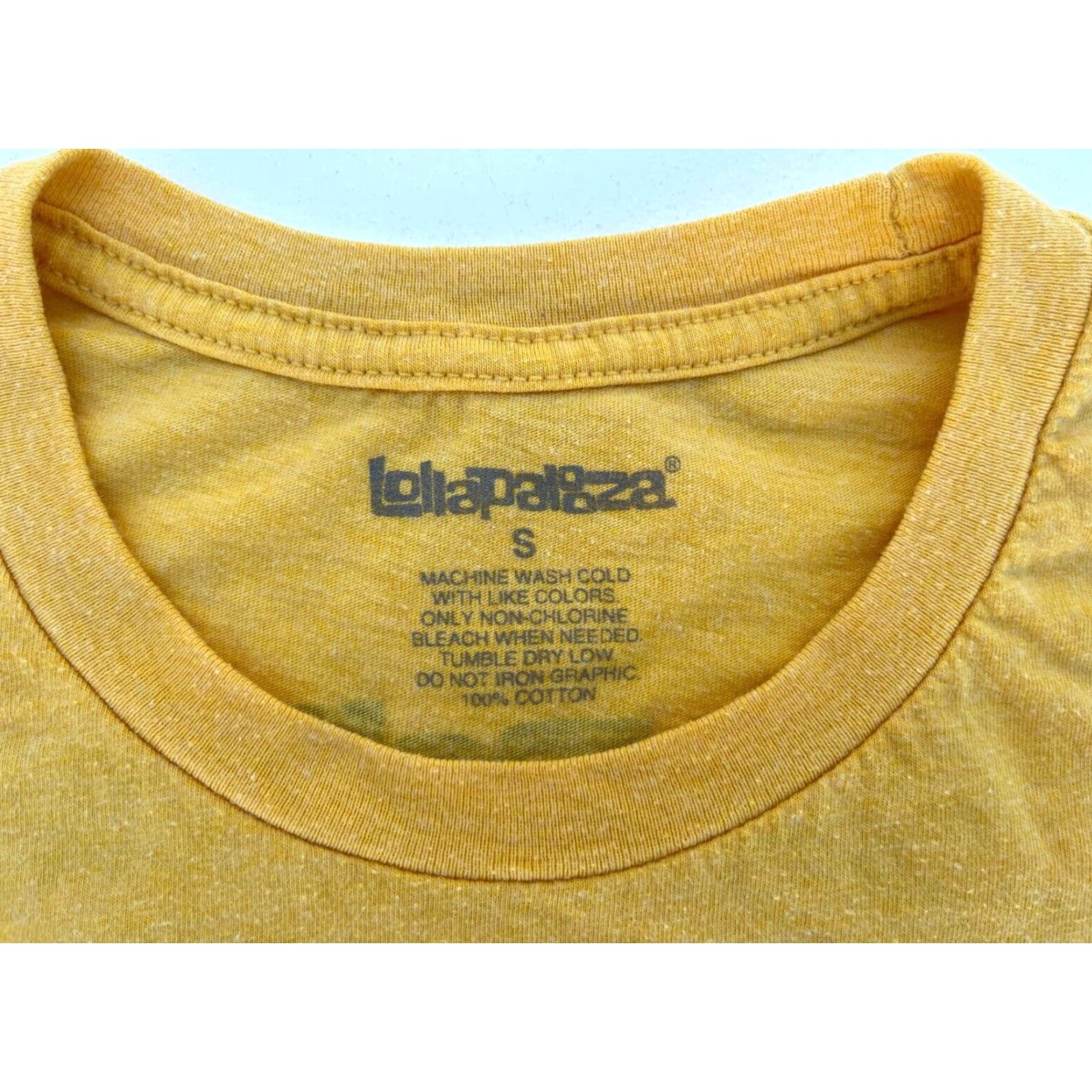 Vintage VINTAGE Women’s Lollapalooza 2017 T-Shirt Chicago Sz S Double-Sided Yellow 100% Cotton Shirt Womens Size S / US 4 / IT 40 - 5 Thumbnail