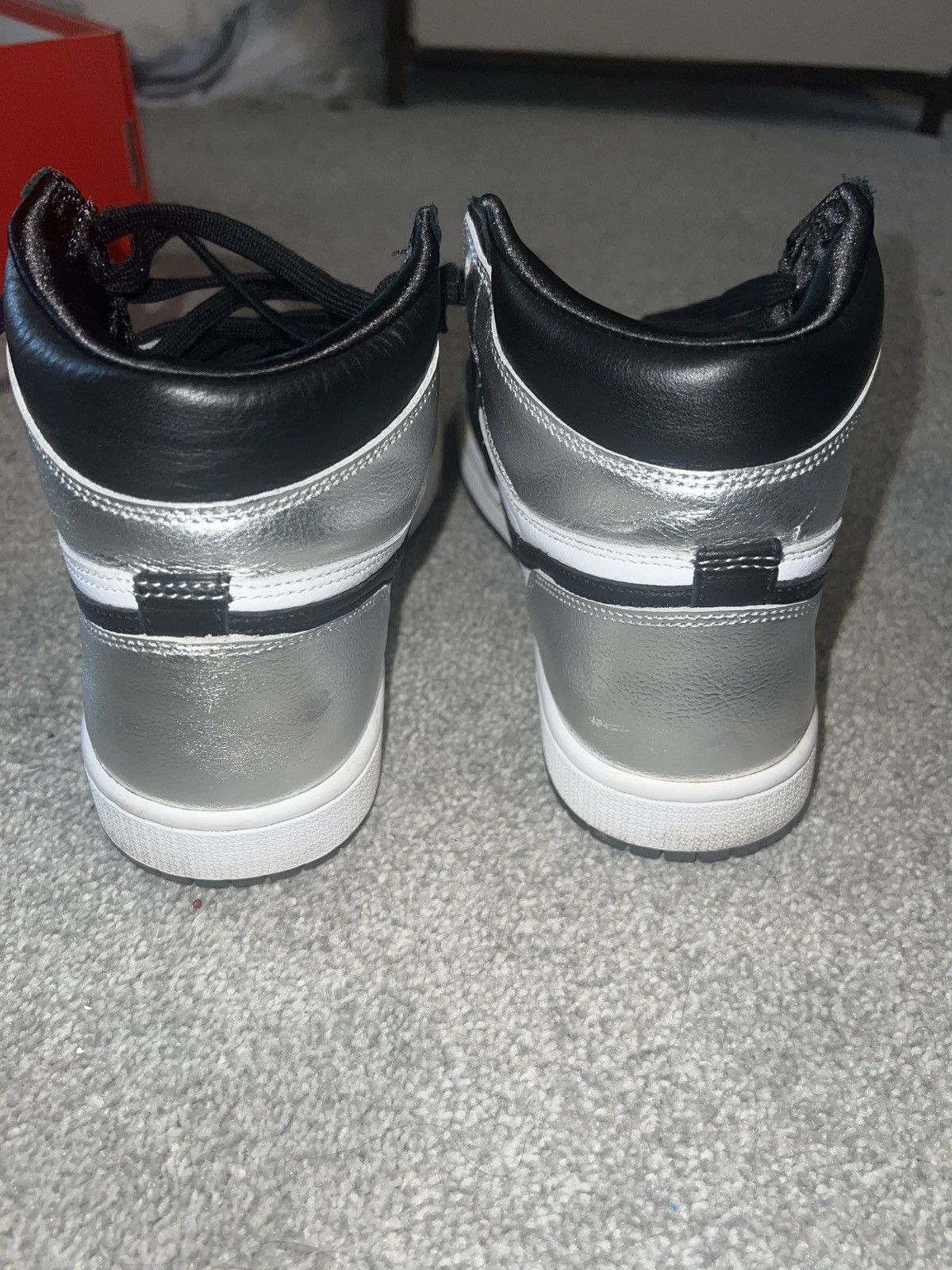 Jordan Brand WMNS JORDAN 1 RETRO HIGH OG 'SILVER TOE' Size US 8.5 / IT 38.5 - 5 Thumbnail