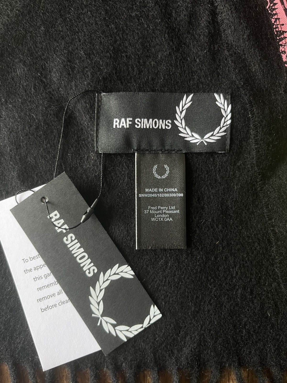 Fred Perry × Raf Simons AW2020 Raf Simons x Fred Perry Patches Scarf Cashmere Wool Size ONE SIZE - 5 Thumbnail