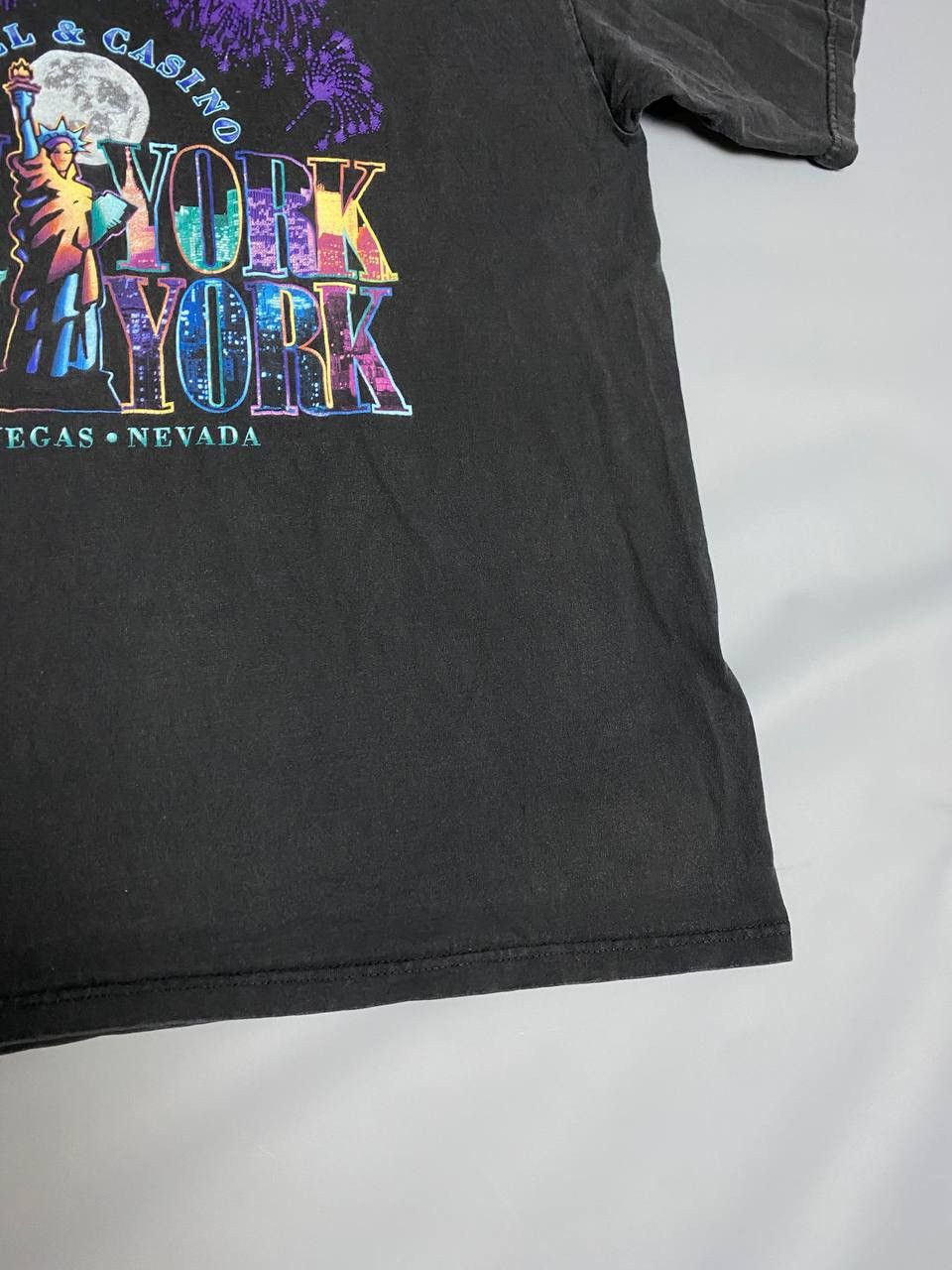 Vintage 90s New York New York Hotel & Casino Las Vegas T-Shirt sz XL Size US XL / EU 56 / 4 - 12 Thumbnail