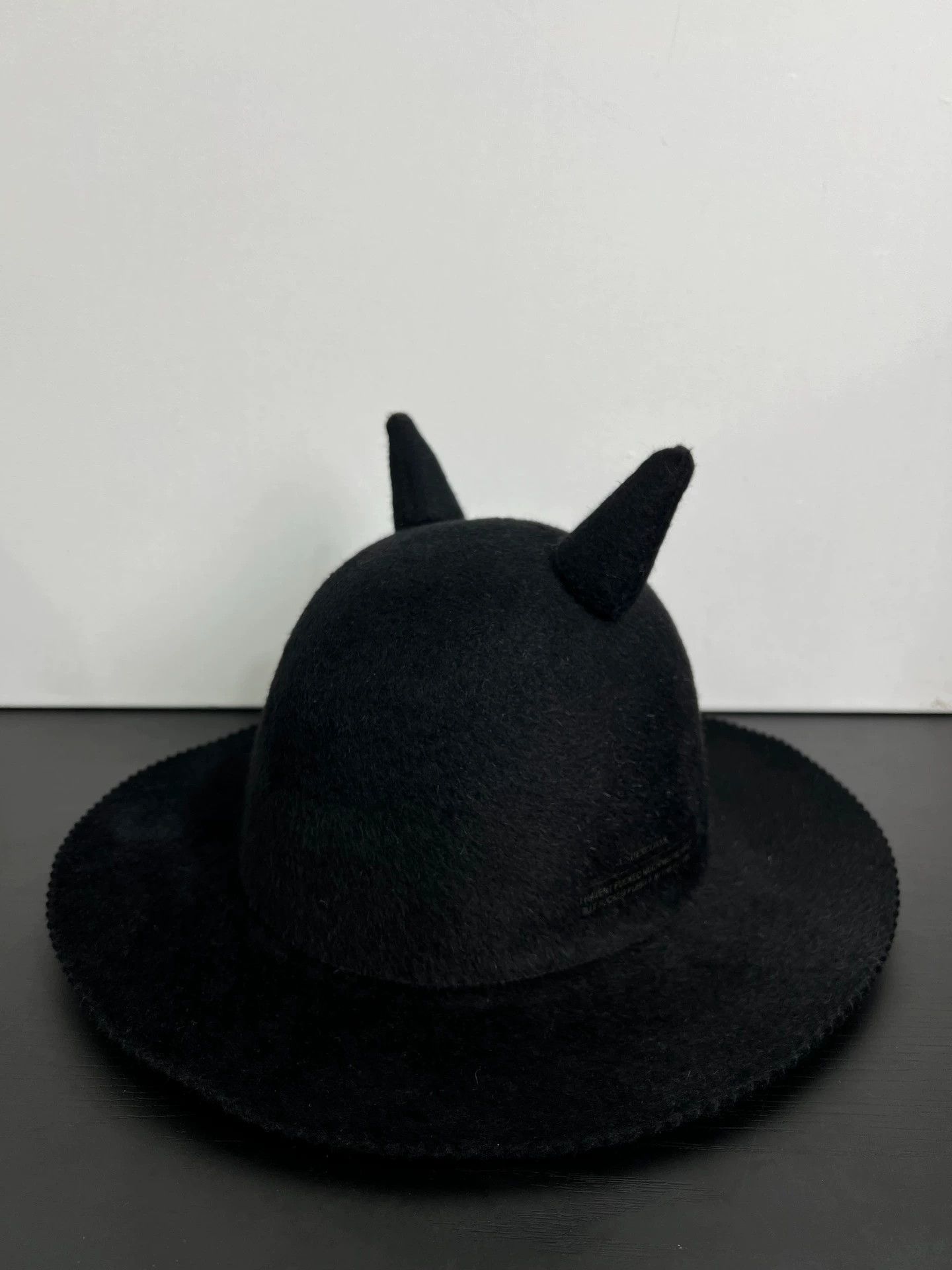 UNDERCOVER AW16 Demon top hat
