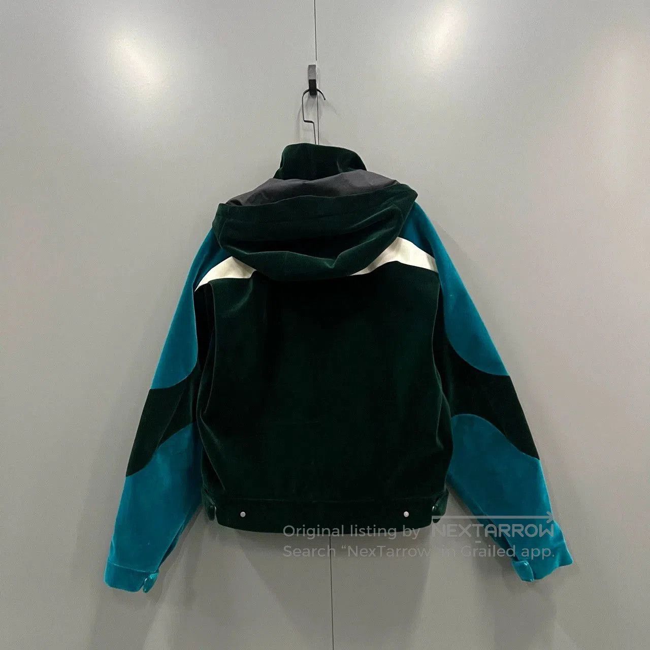 Louis Vuitton louis vuitton color block velvet jacket. Size US L / EU 52-54 / 3 - 2 Thumbnail