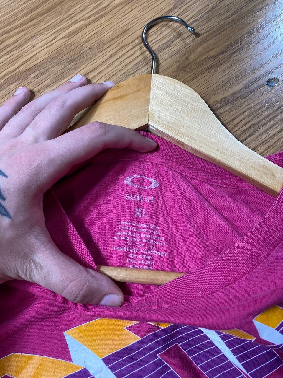 Oakley × Vintage 👁️ Vintage T-Shirt OAKLEY Center Logo + Bag Print Size US XL / EU 56 / 4 - 14 Thumbnail