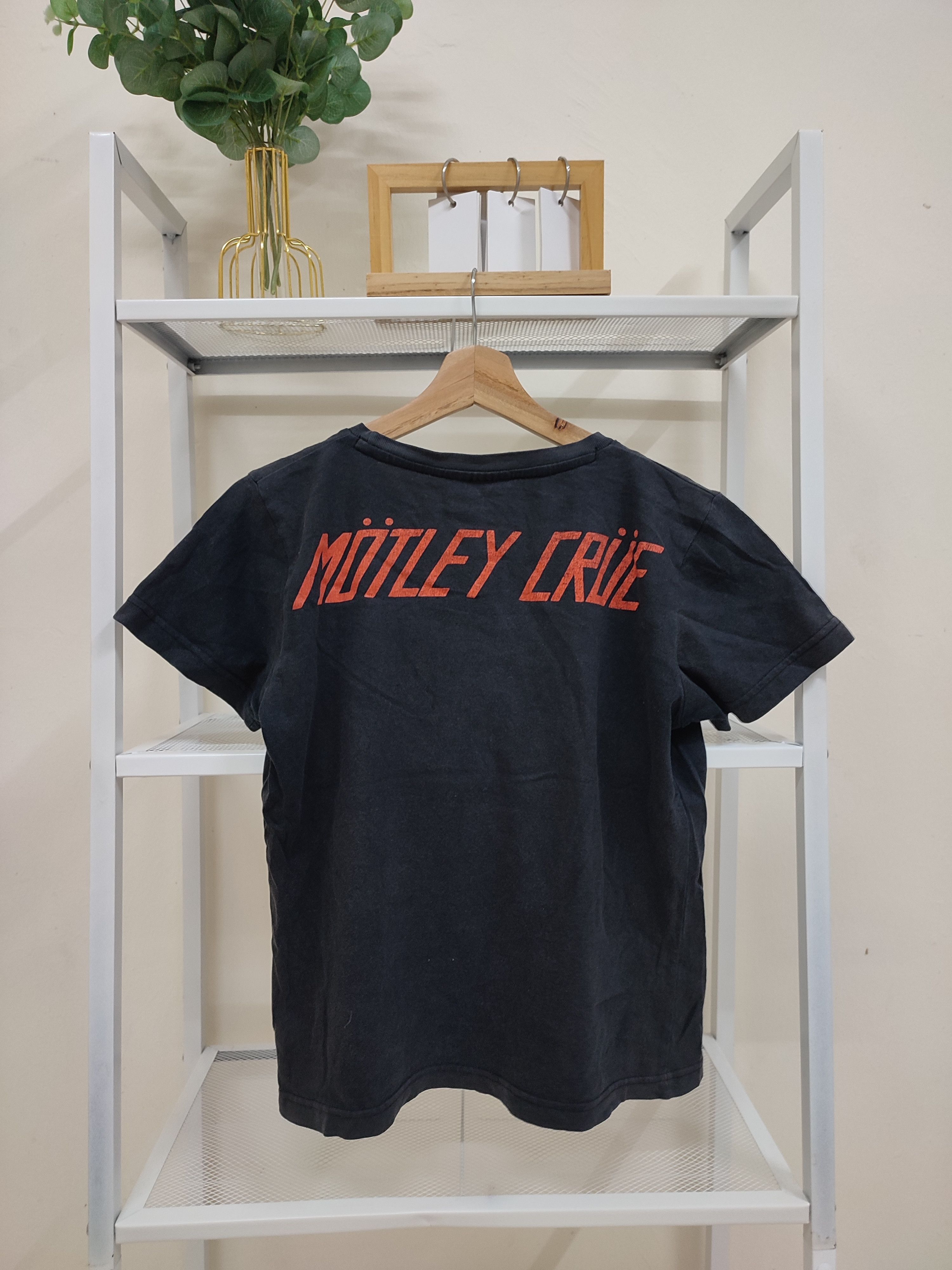 Band Tees 💥Trashed Vintage Y2K Motley Crue 2007 Crop Top Shirt Size US S / EU 44-46 / 1 - 2 Thumbnail