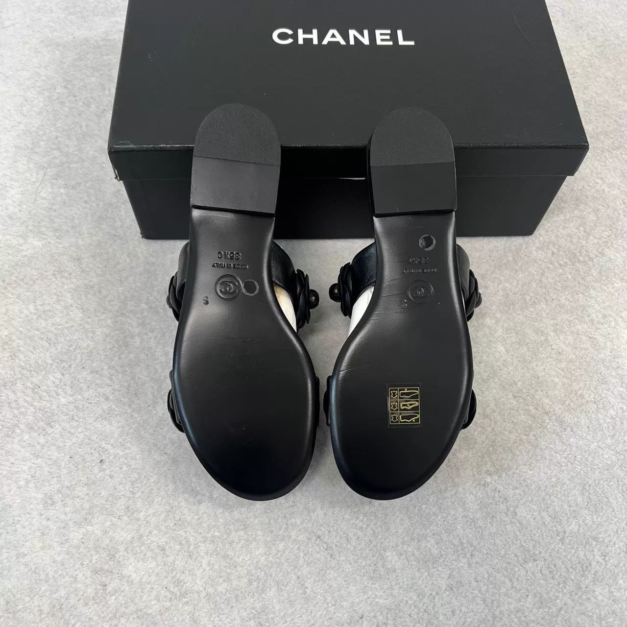 Chanel Chanel Camellia Quilted Slippers 35.5 99 New Size US 5 / IT 35 - 5 Thumbnail