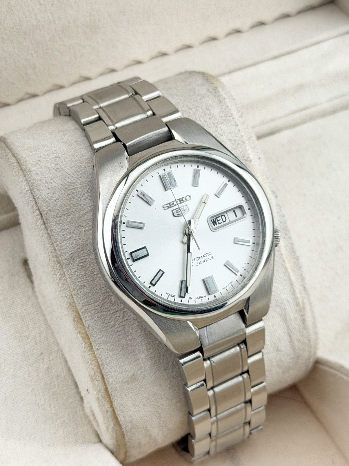 Seiko Vintage Seiko 5 7S26 Automatic Silver Dial Mens Watcg Size 36 - 2 Thumbnail