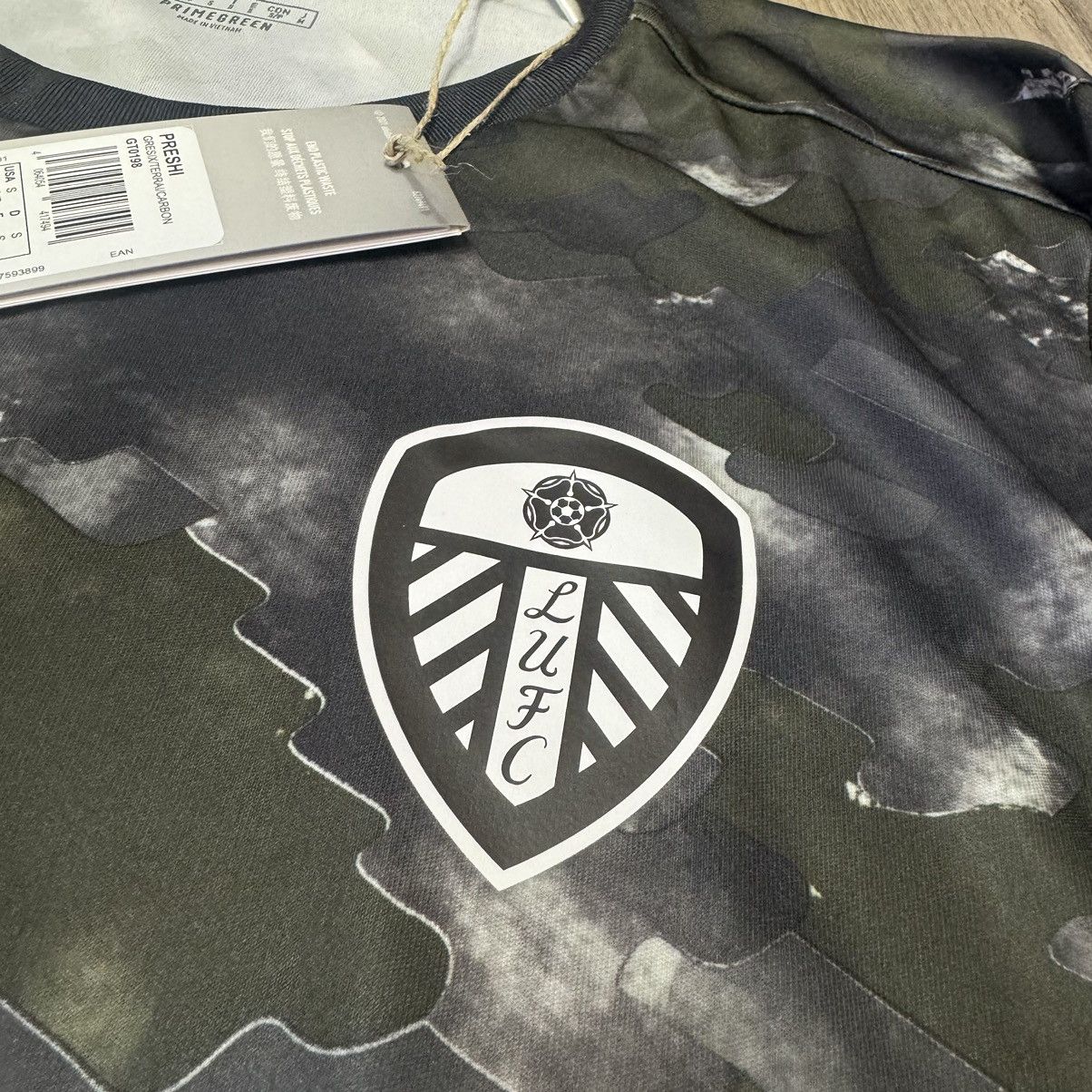 Adidas Leeds United 21/22 training shirt (bnwt) Size US S / EU 44-46 / 1 - 4 Thumbnail