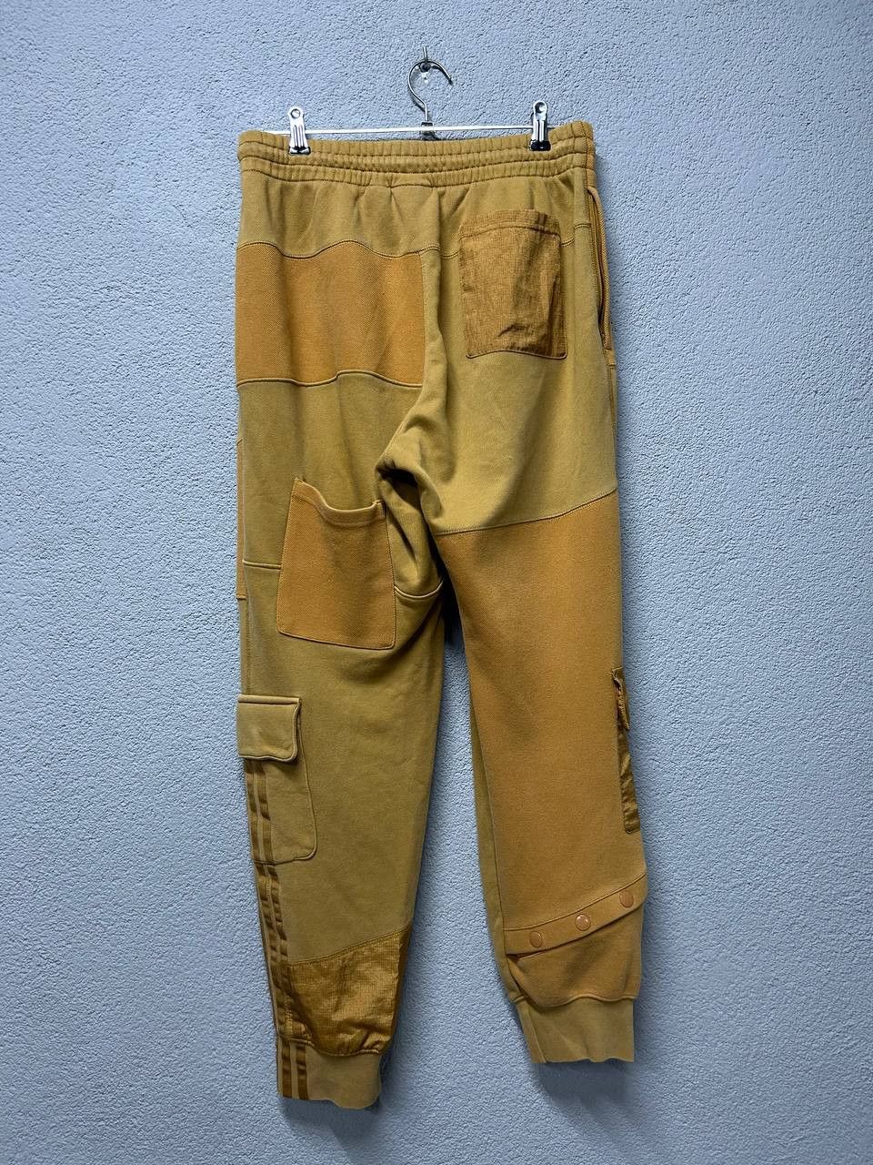 Adidas × Ivy Park Adidas x Ivy Park cargo sweatpants unisex size XS Size US 28 / EU 44 - 10 Thumbnail