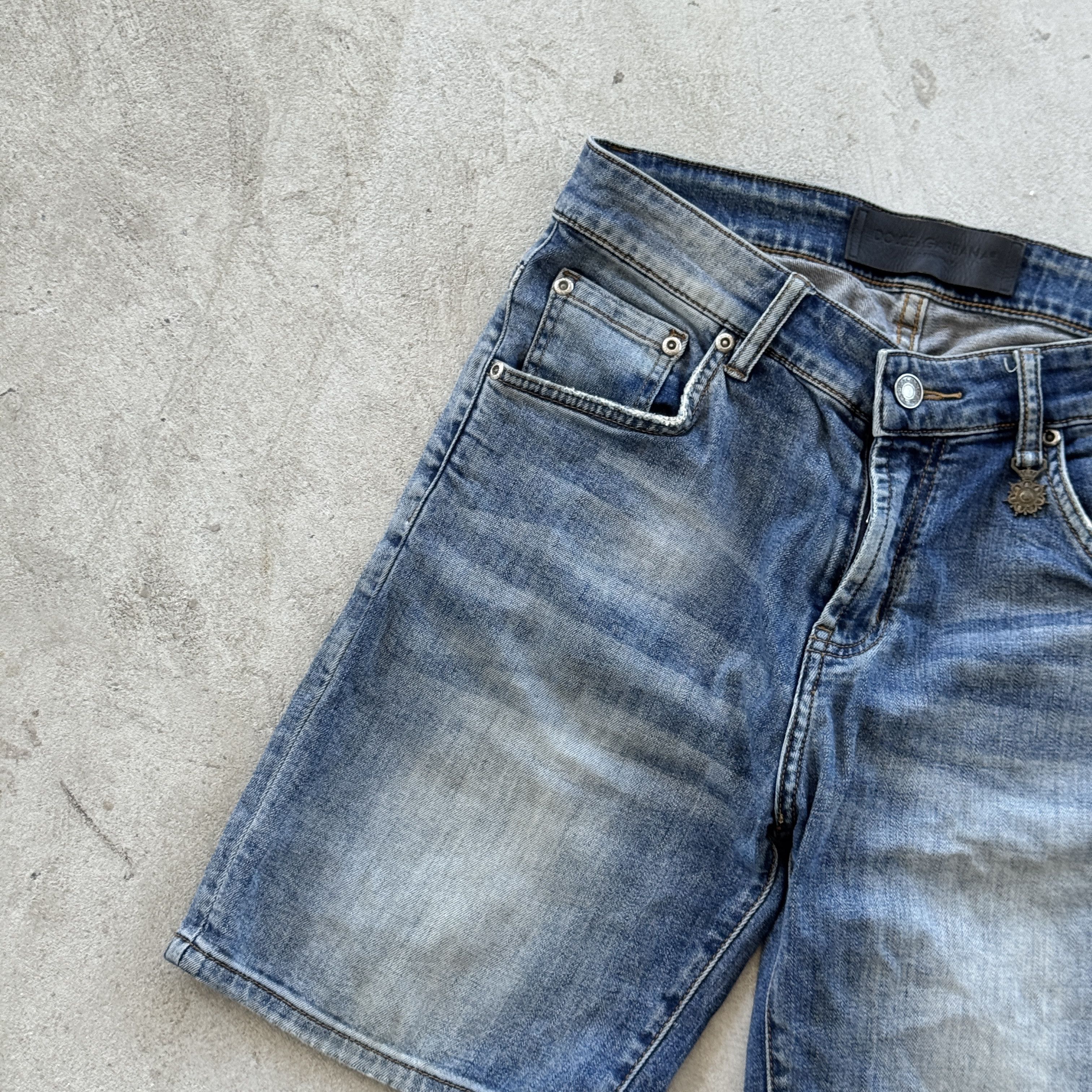 Dolce & Gabbana Vintage 90s Dolce & Gabbana Denim Shorts Size US 30 / EU 46 - 7 Thumbnail