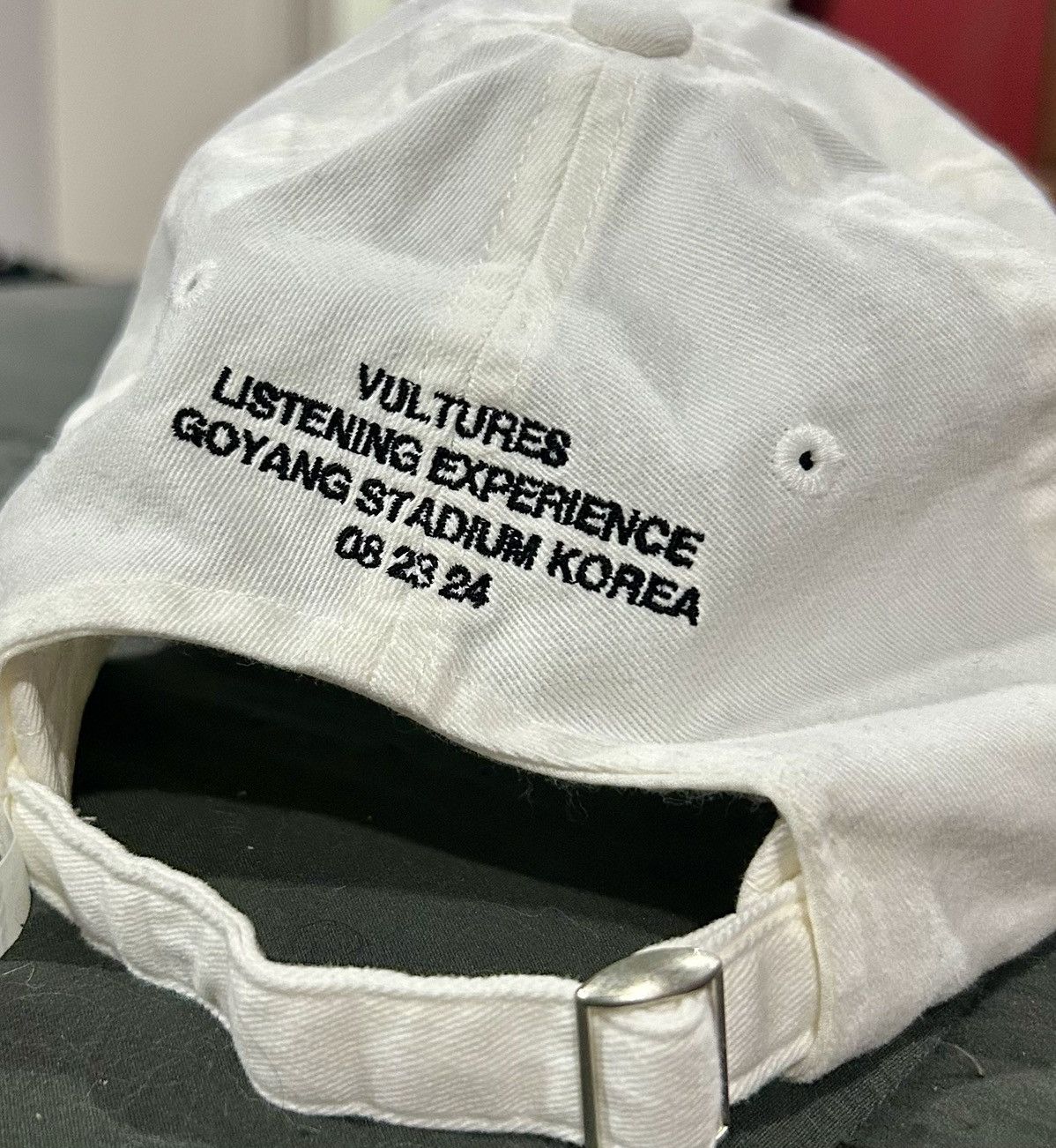 Yeezy Yeezy Vultures Korea Exclusive Strap Back Hat "White" Size ONE SIZE - 4 Thumbnail
