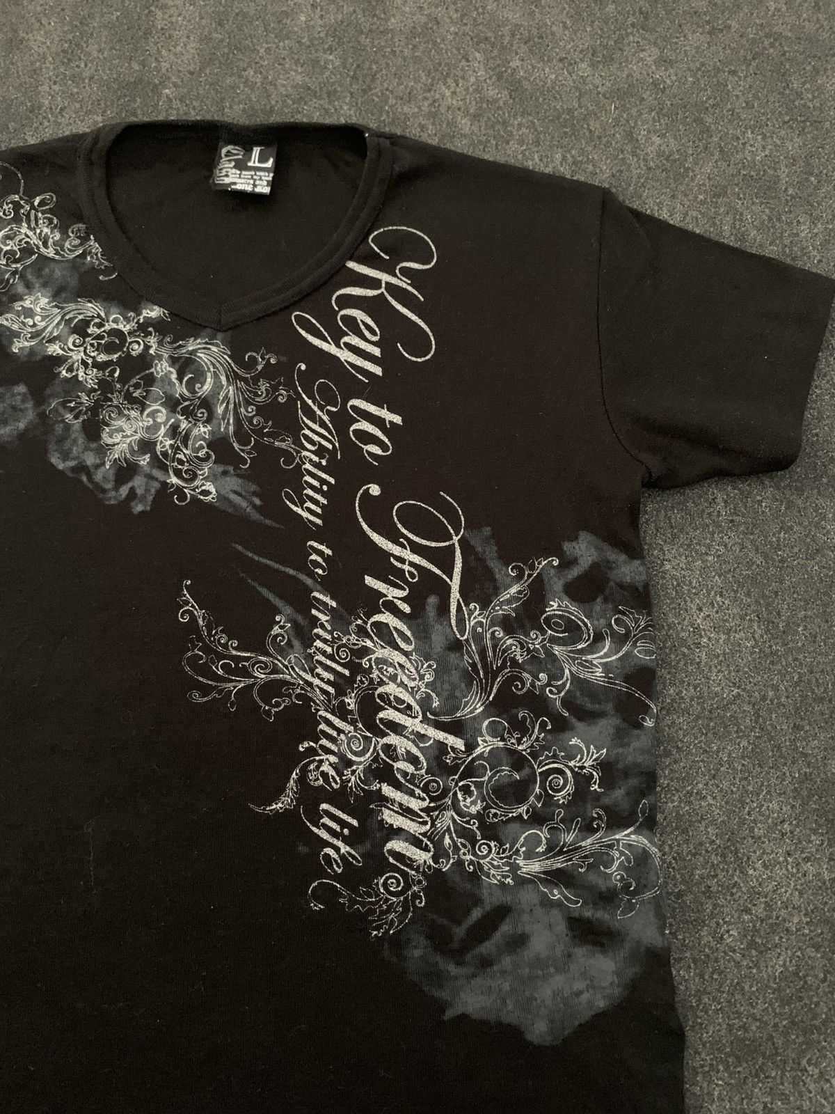 Japanese Brand Y2k Gothic art “key to freedom” tshirt Size US L / EU 52-54 / 3 - 3 Thumbnail