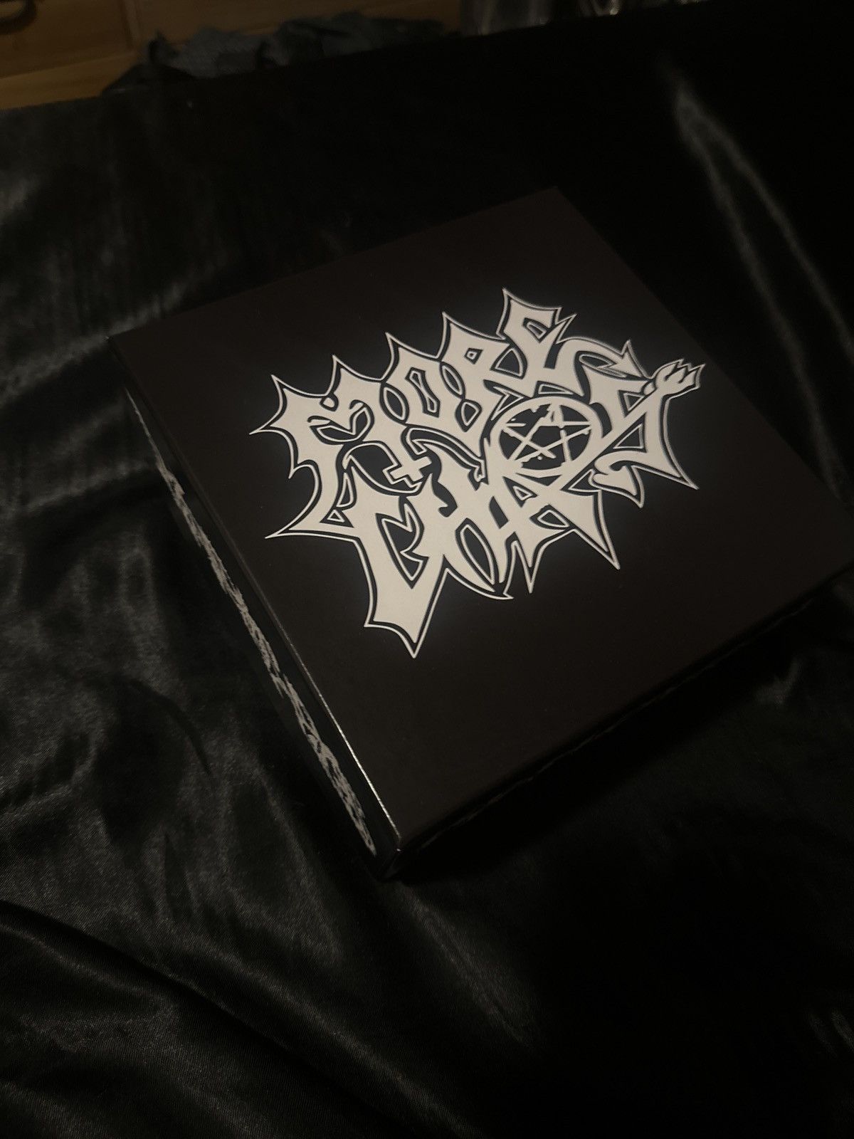Ed Hardy × Japanese Brand × Ken Carson Ed Hardy x Ken Carson more Chaos XXL Box Set +CD Size US XXL / EU 58 / 5 - 1 Thumbnail