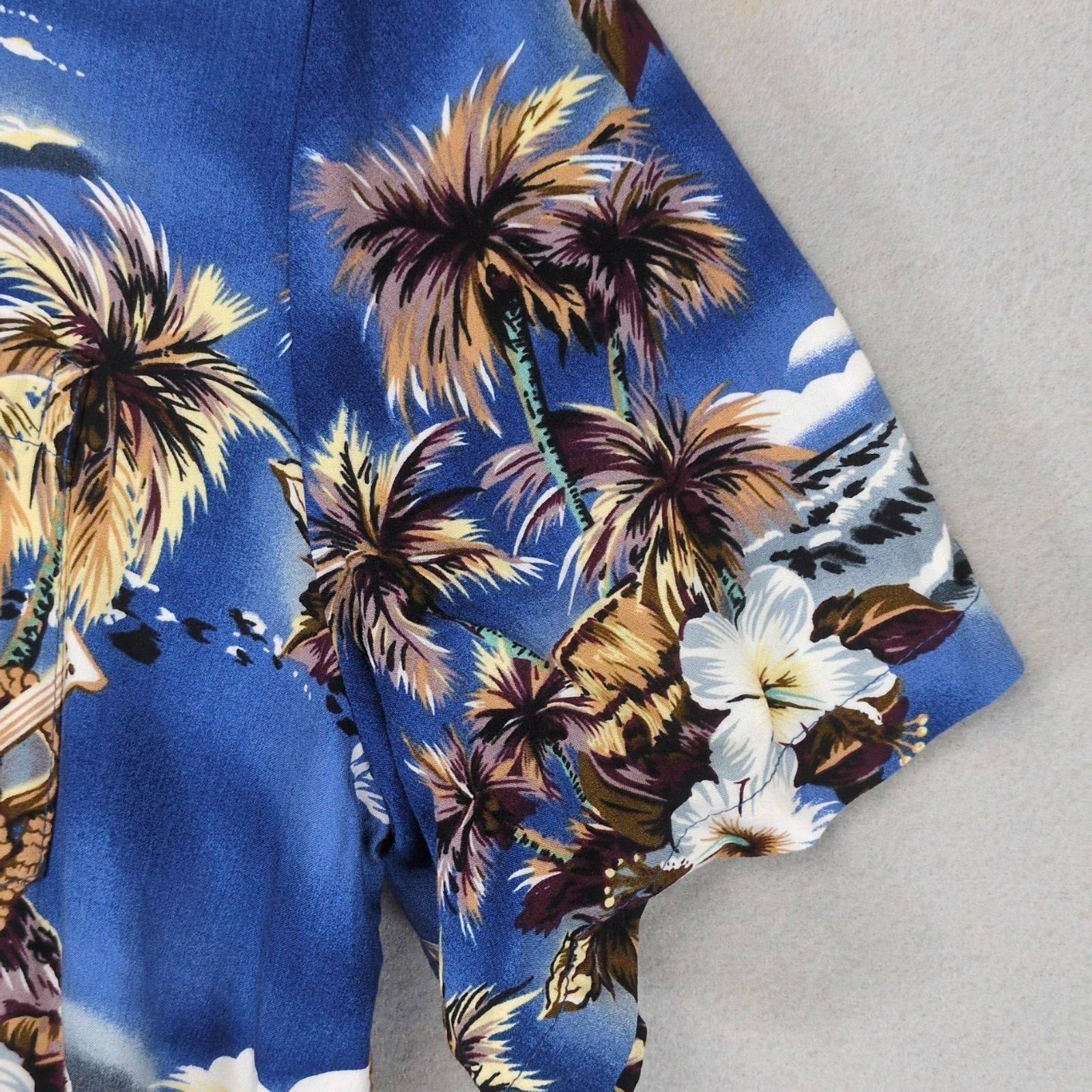 Hilo Hattie Hilo Hattie Men's M Floral Hawaiian Camp Shirt Size US M / EU 48-50 / 2 - 5 Thumbnail